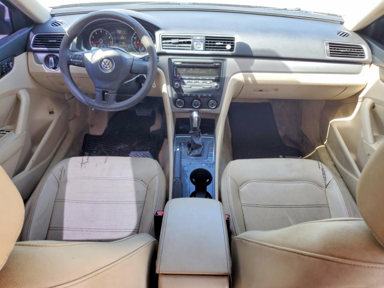 2013 Volkswagen Passat S Red vin: 1VWAH7A32DC148117