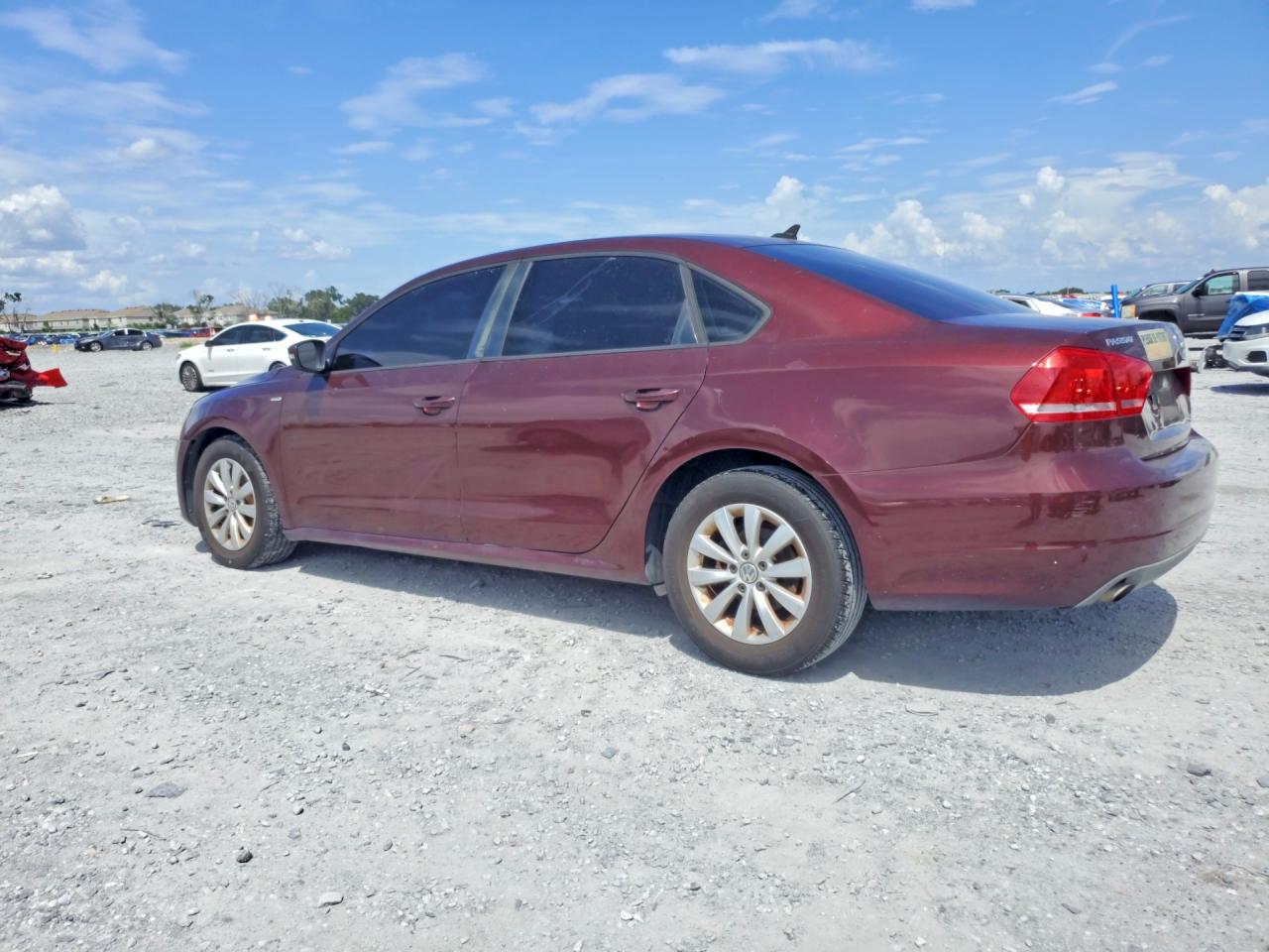 2013 Volkswagen Passat S Red vin: 1VWAH7A32DC148117