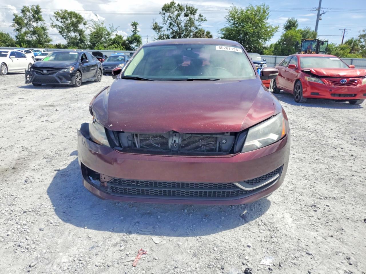 2013 Volkswagen Passat S Red vin: 1VWAH7A32DC148117