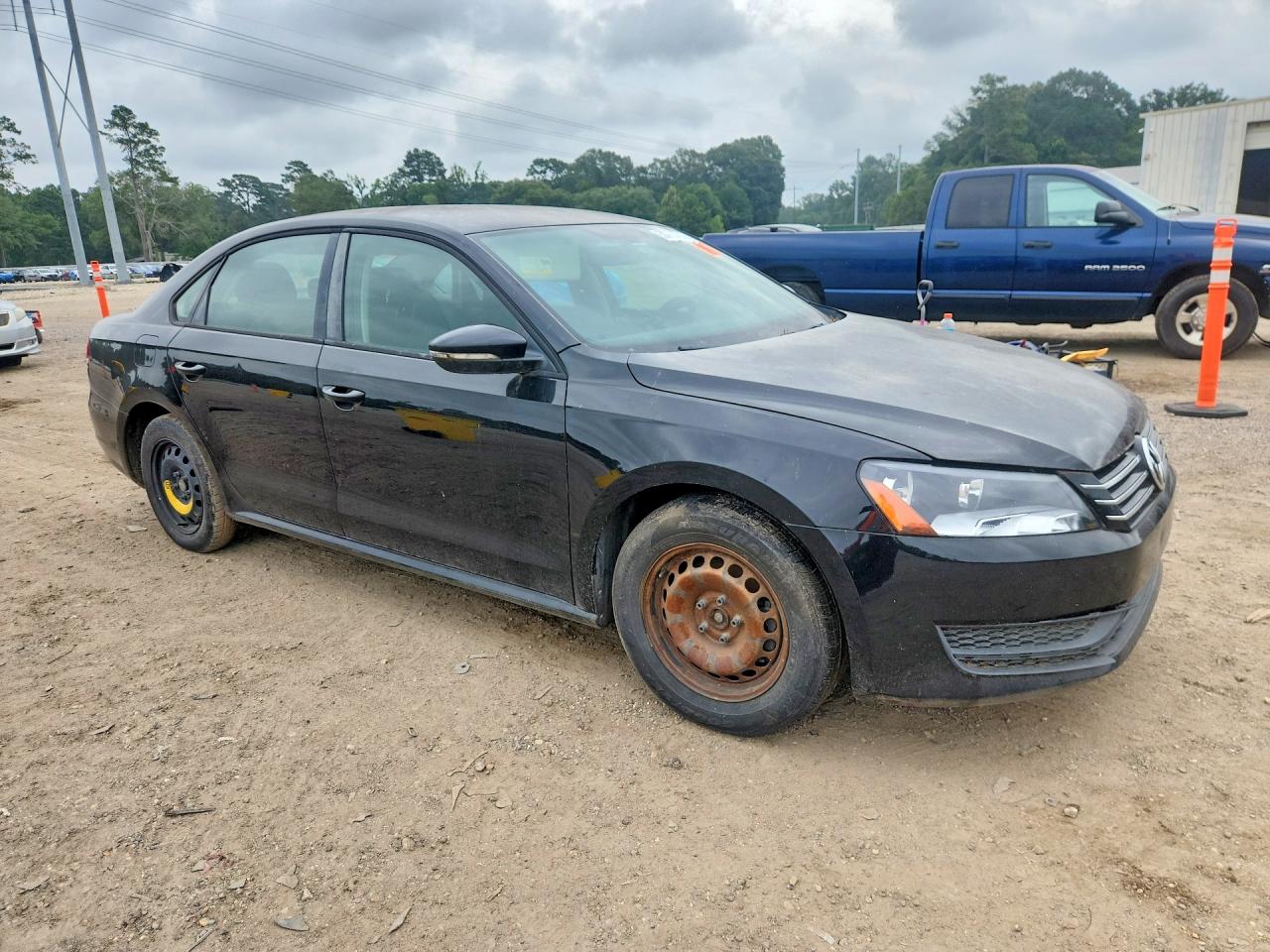 2012 Volkswagen Passat S Черный vin: 1VWAH7A33CC033508