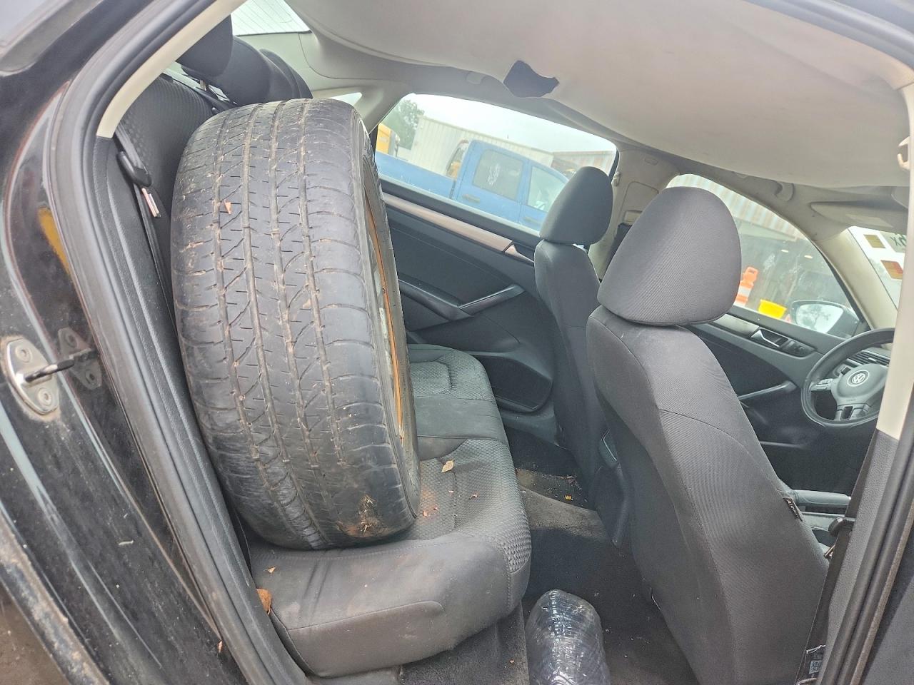 2012 Volkswagen Passat S Черный vin: 1VWAH7A33CC033508