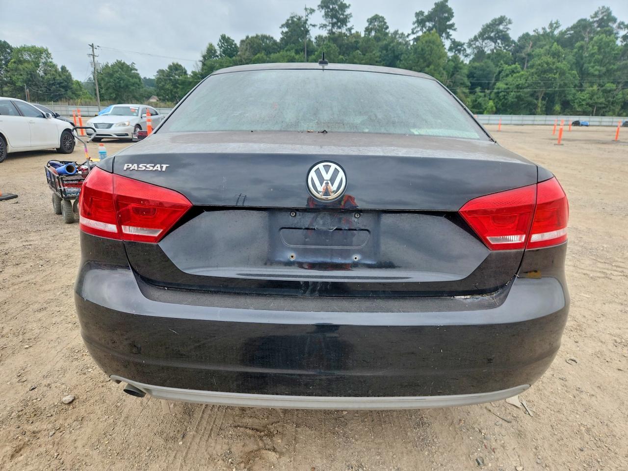 2012 Volkswagen Passat S Черный vin: 1VWAH7A33CC033508