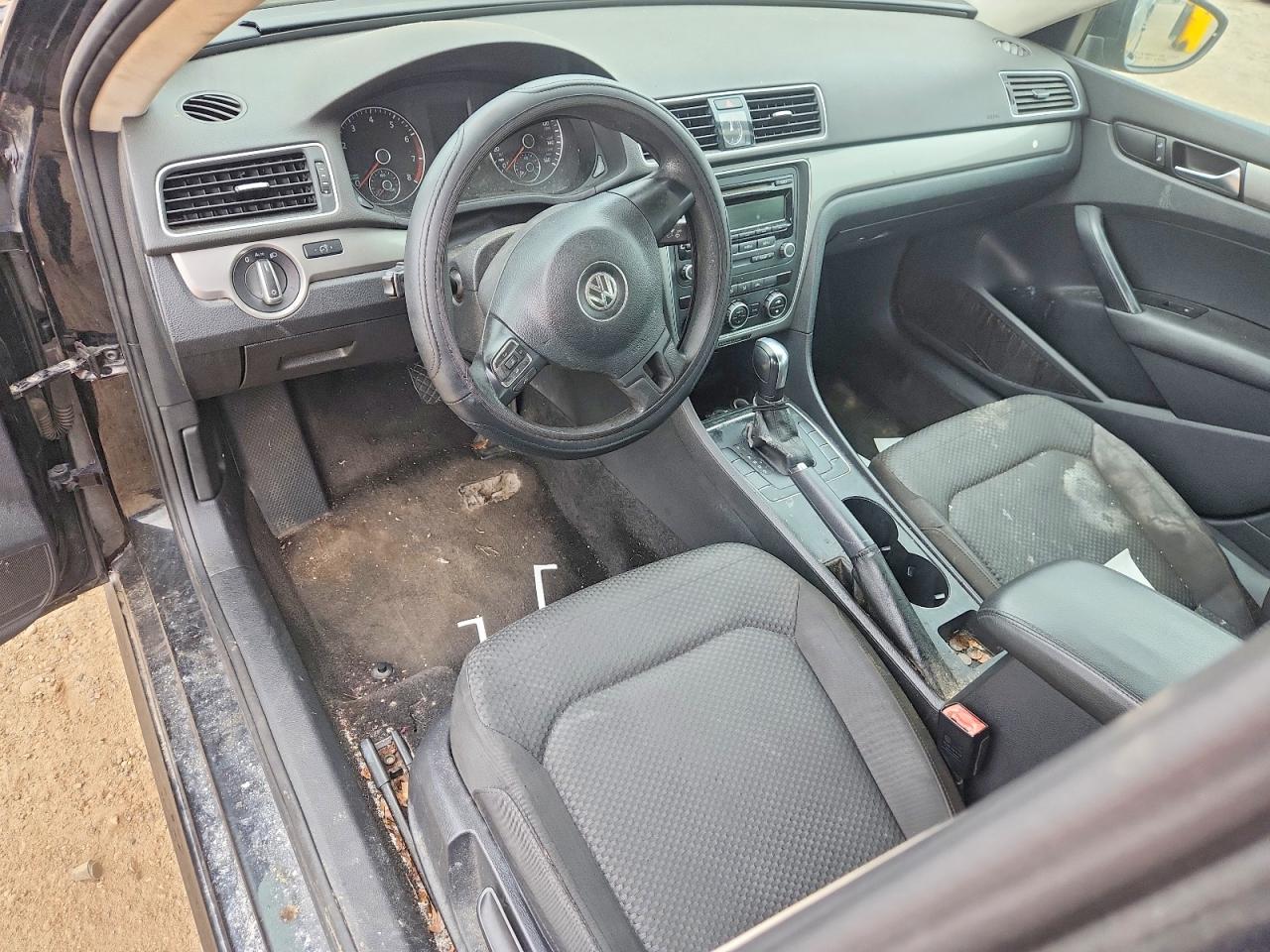 2012 Volkswagen Passat S Черный vin: 1VWAH7A33CC033508