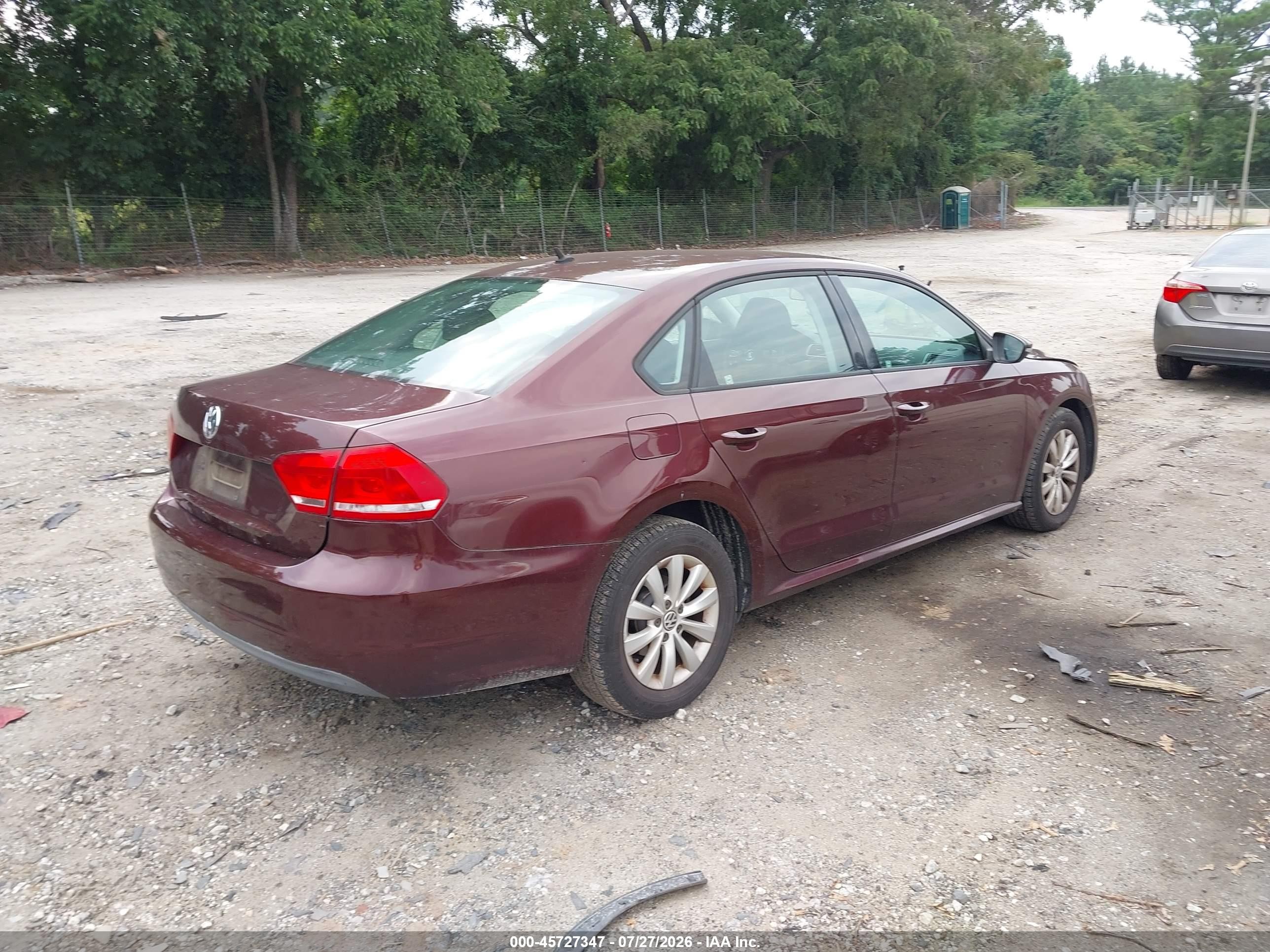 2012 Volkswagen Passat 2.5l S Red vin: 1VWAH7A33CC048042