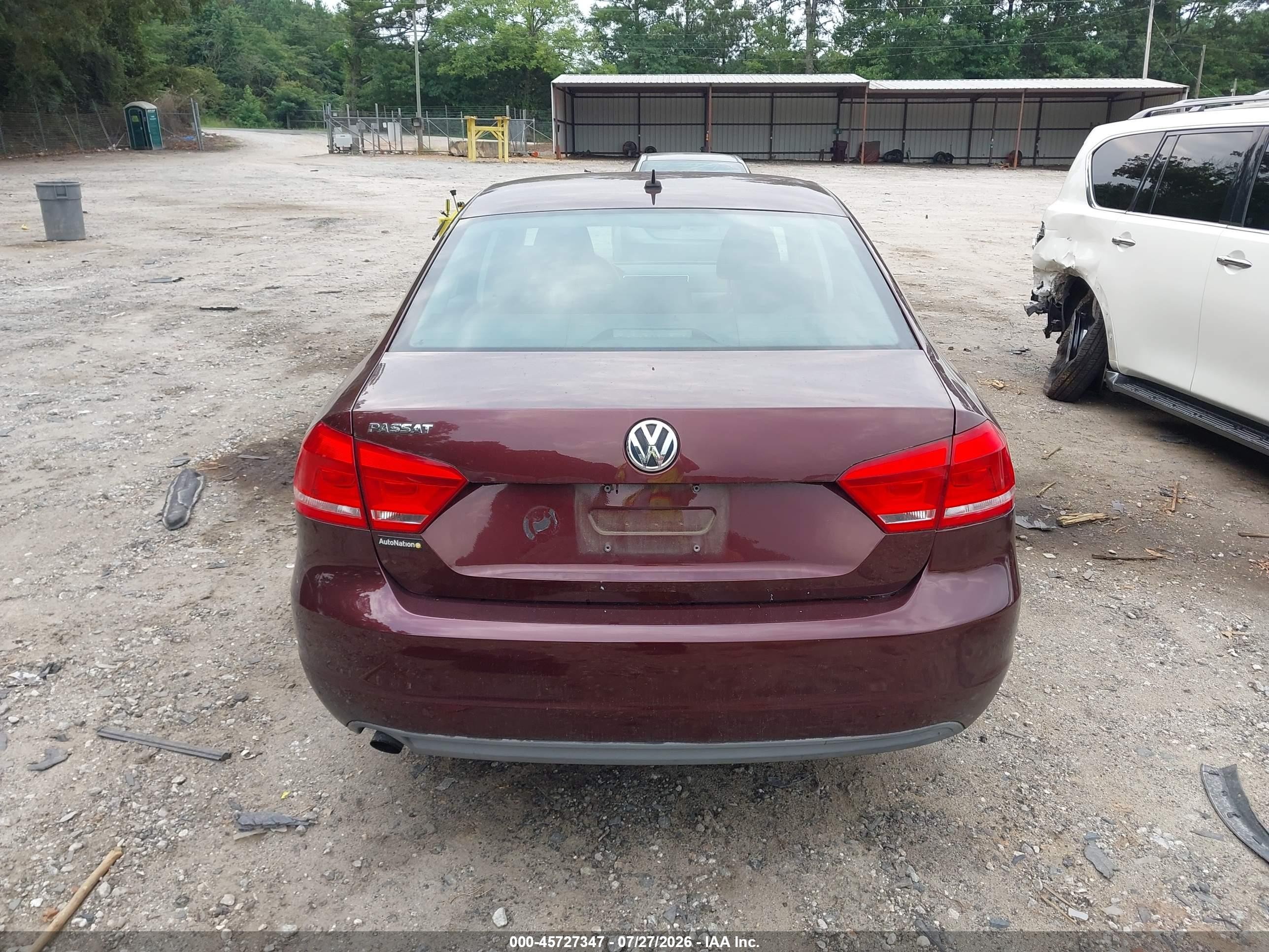 2012 Volkswagen Passat 2.5l S Red vin: 1VWAH7A33CC048042