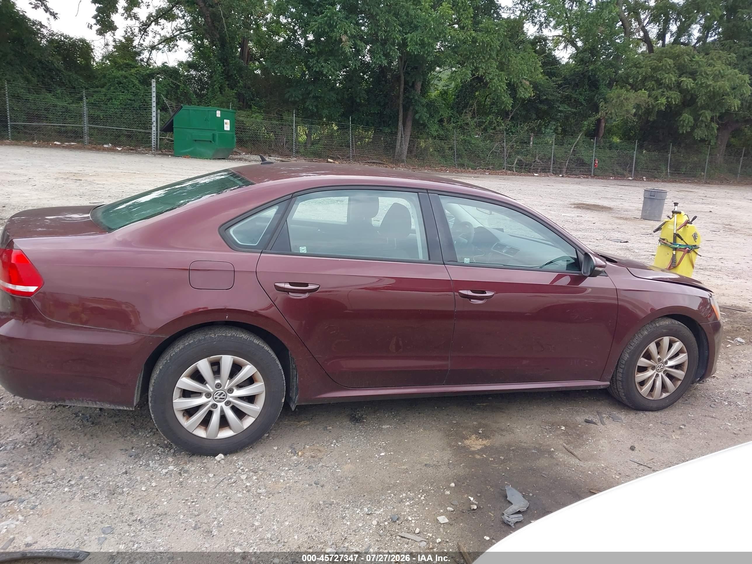 2012 Volkswagen Passat 2.5l S Red vin: 1VWAH7A33CC048042