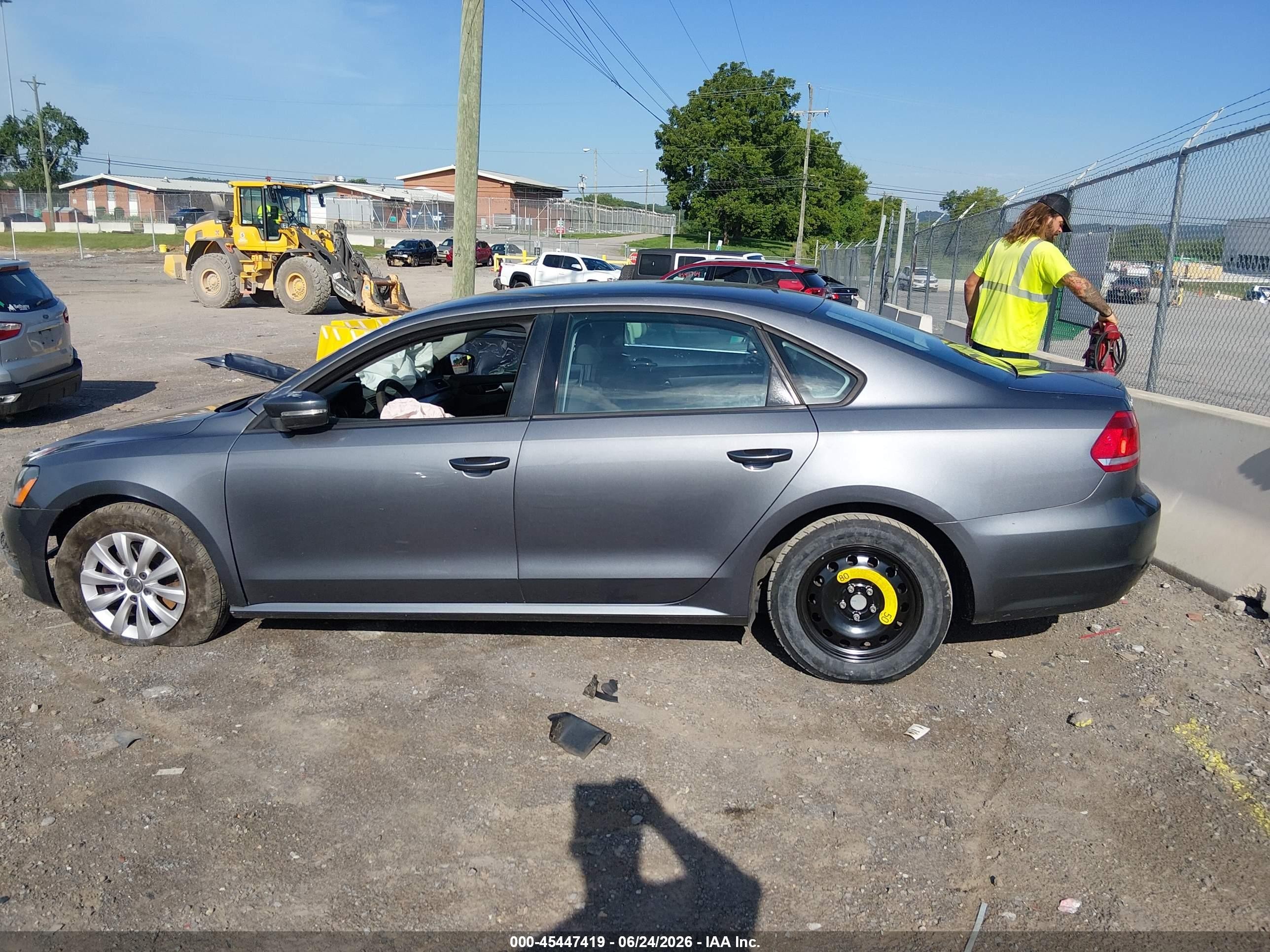 2013 Volkswagen Passat 2.5l S Gray vin: 1VWAH7A33DC115529