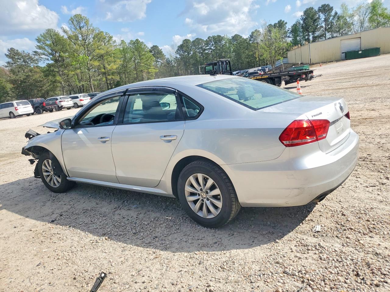 2013 Volkswagen Passat S Серебряный vin: 1VWAH7A34DC008537