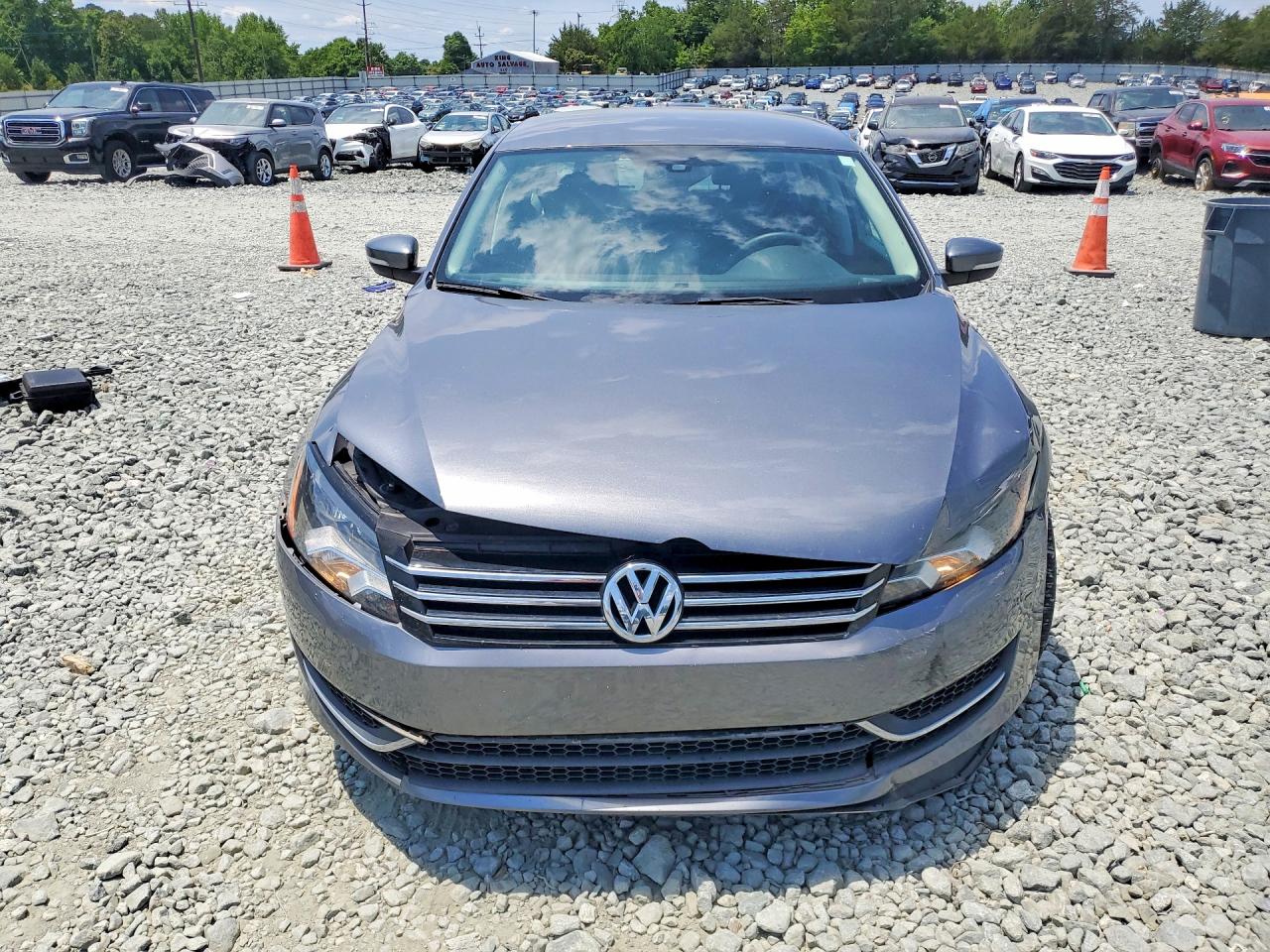 2014 Volkswagen Passat S Угольный vin: 1VWAH7A34EC007177