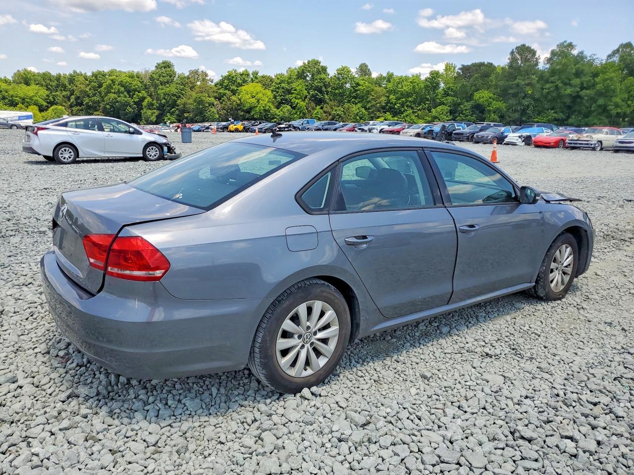 2014 Volkswagen Passat S Угольный vin: 1VWAH7A34EC007177