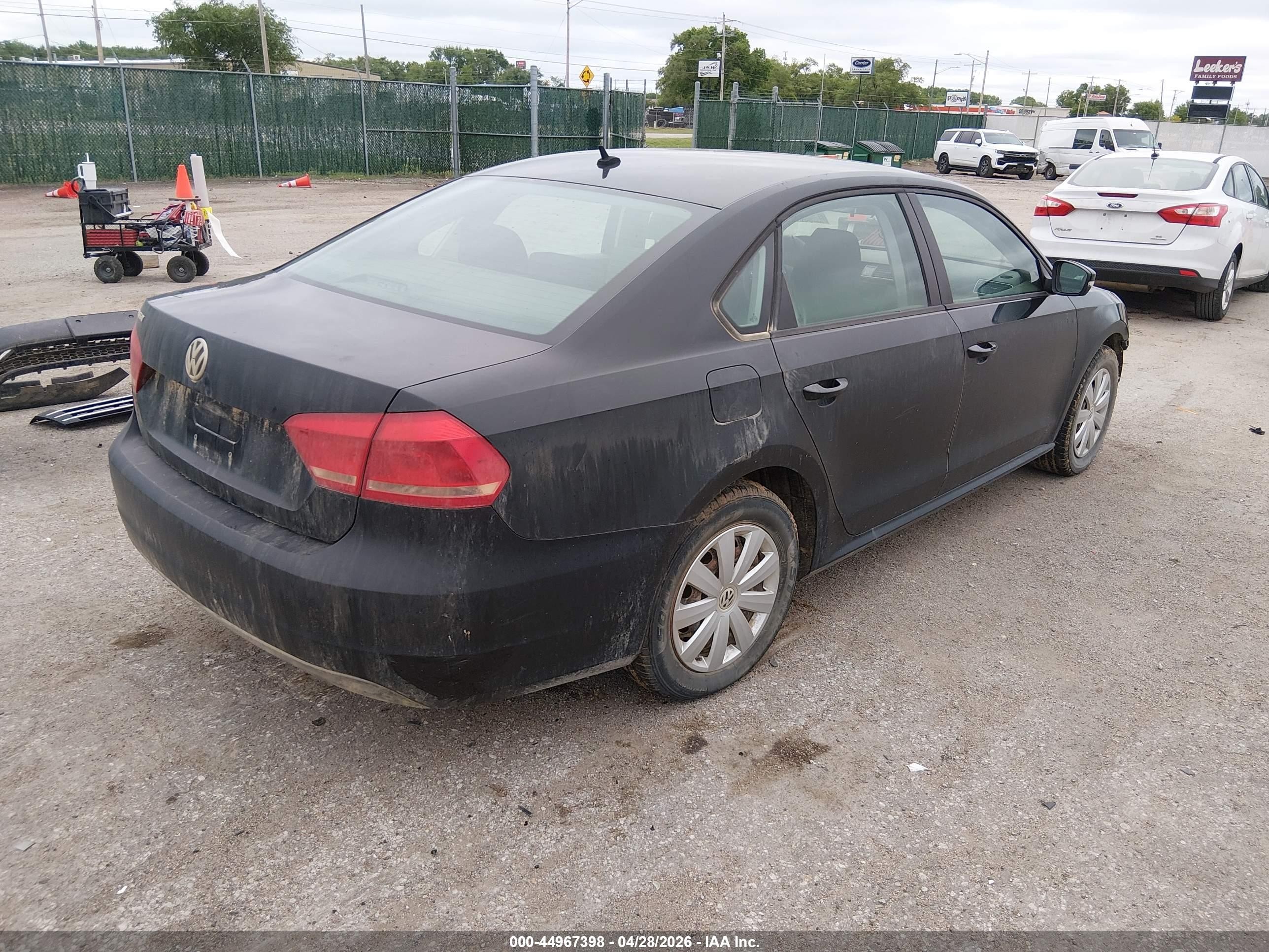 2013 Volkswagen Passat 2.5l S Серый vin: 1VWAH7A35DC033446