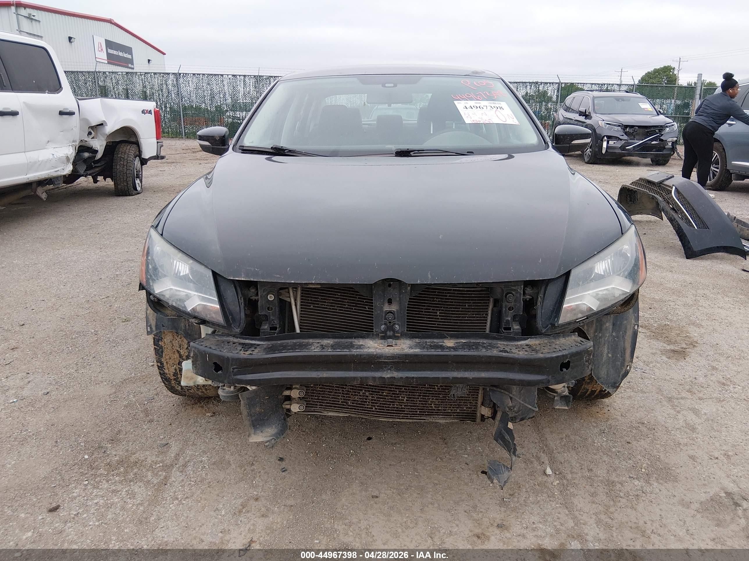 2013 Volkswagen Passat 2.5l S Серый vin: 1VWAH7A35DC033446