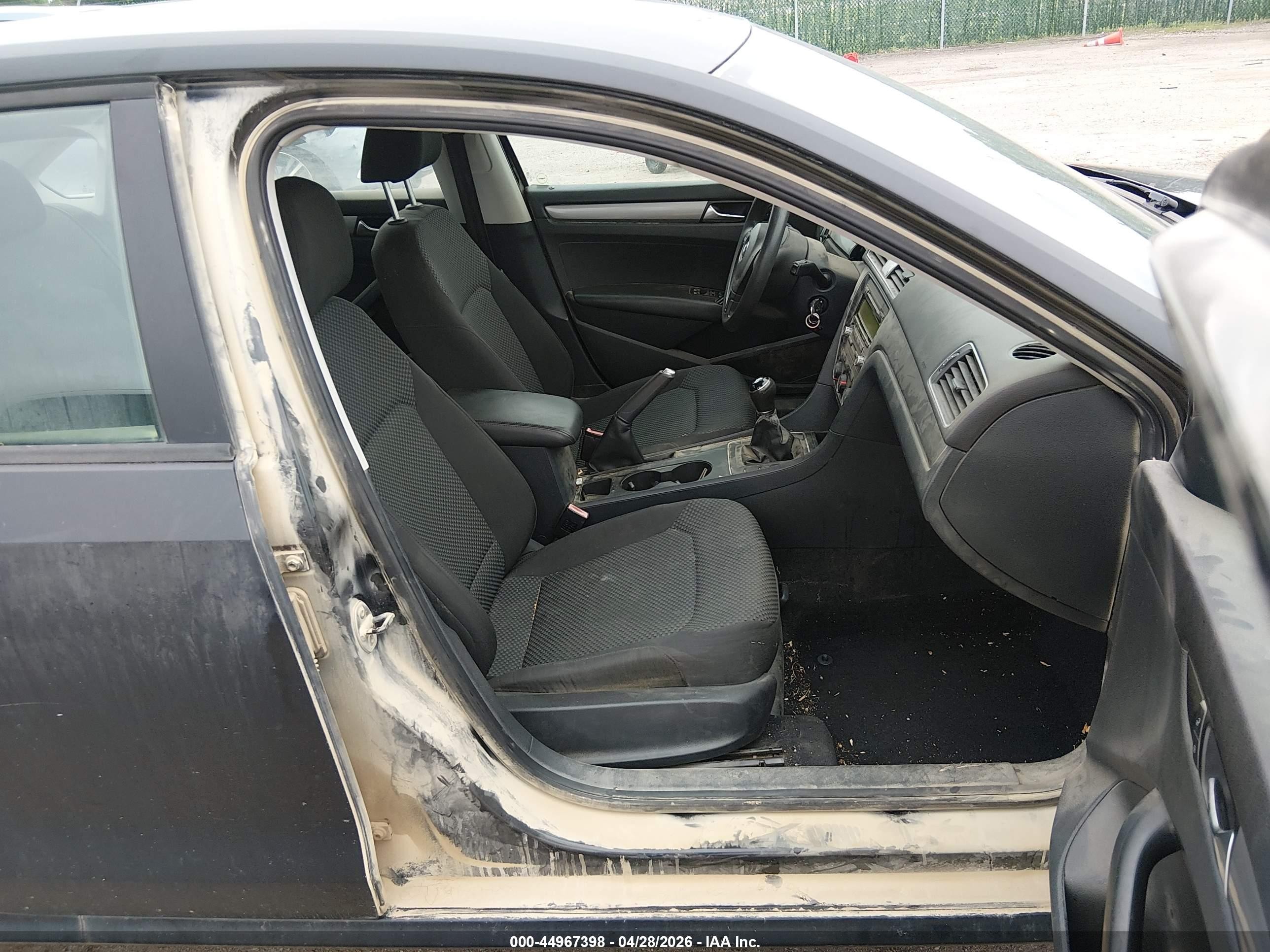 2013 Volkswagen Passat 2.5l S Серый vin: 1VWAH7A35DC033446