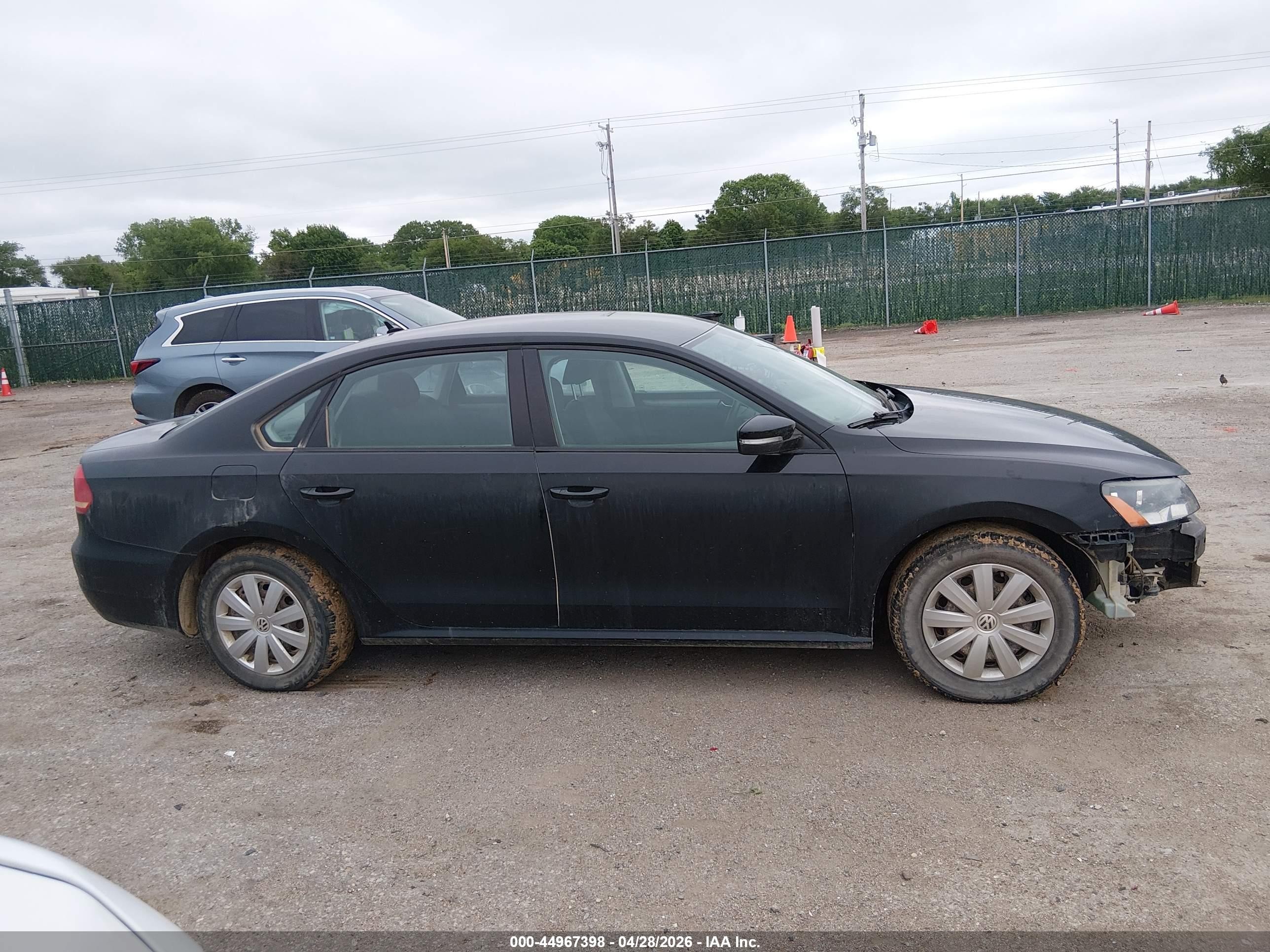 2013 Volkswagen Passat 2.5l S Серый vin: 1VWAH7A35DC033446