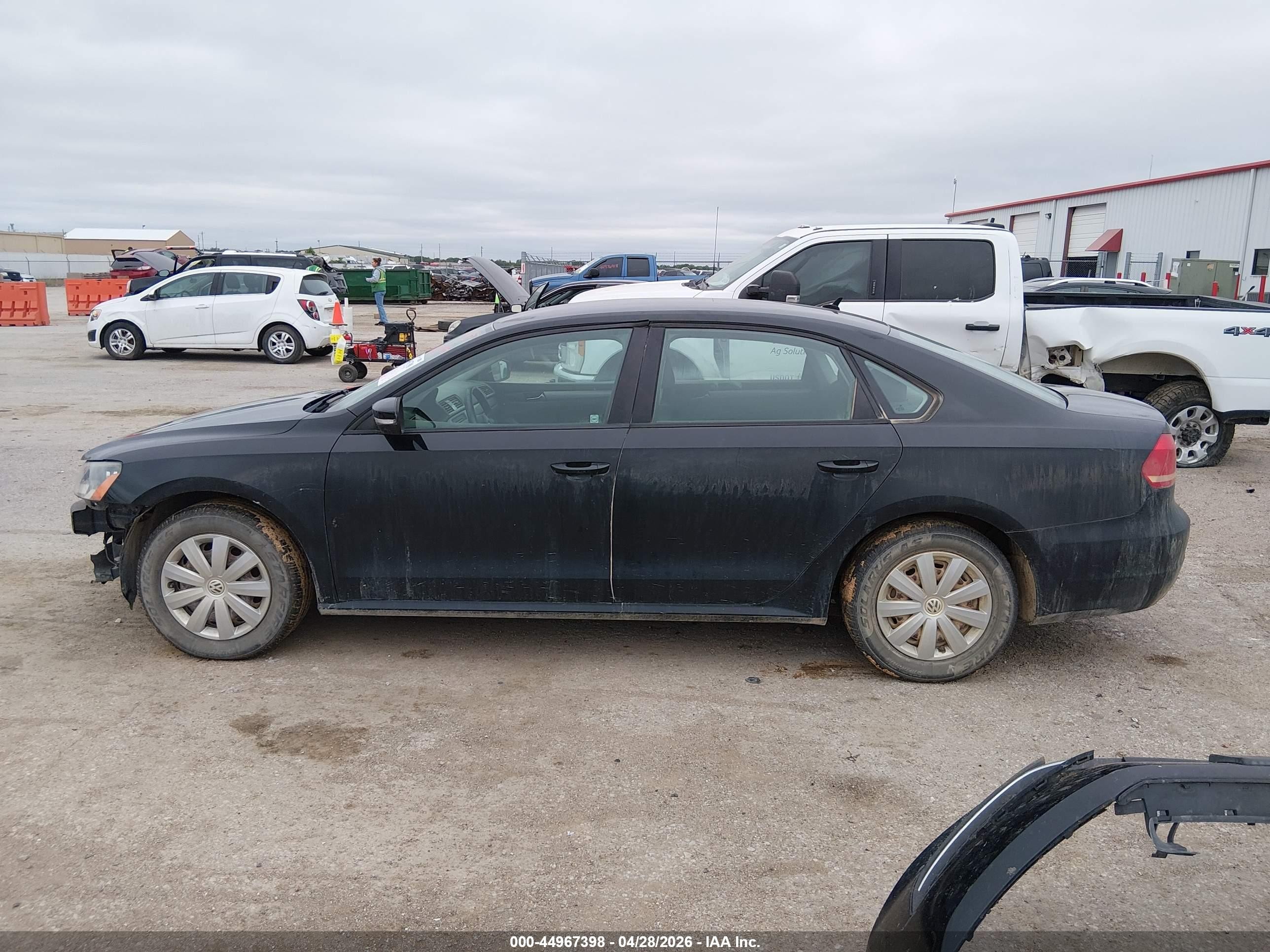 2013 Volkswagen Passat 2.5l S Серый vin: 1VWAH7A35DC033446