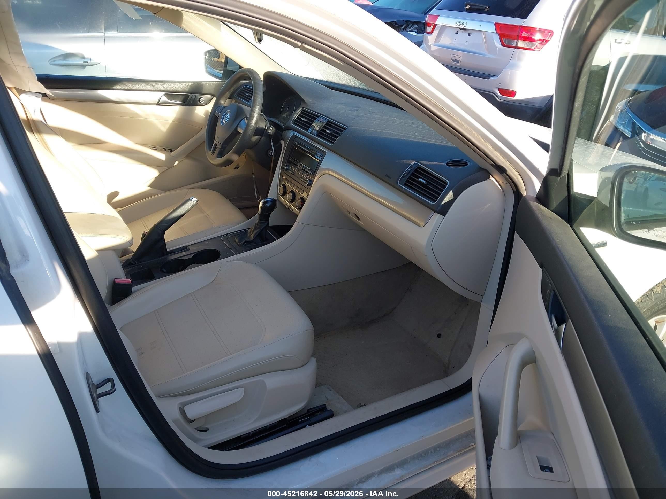 2013 Volkswagen Passat 2.5l Wolfsburg Edition White vin: 1VWAH7A35DC143087