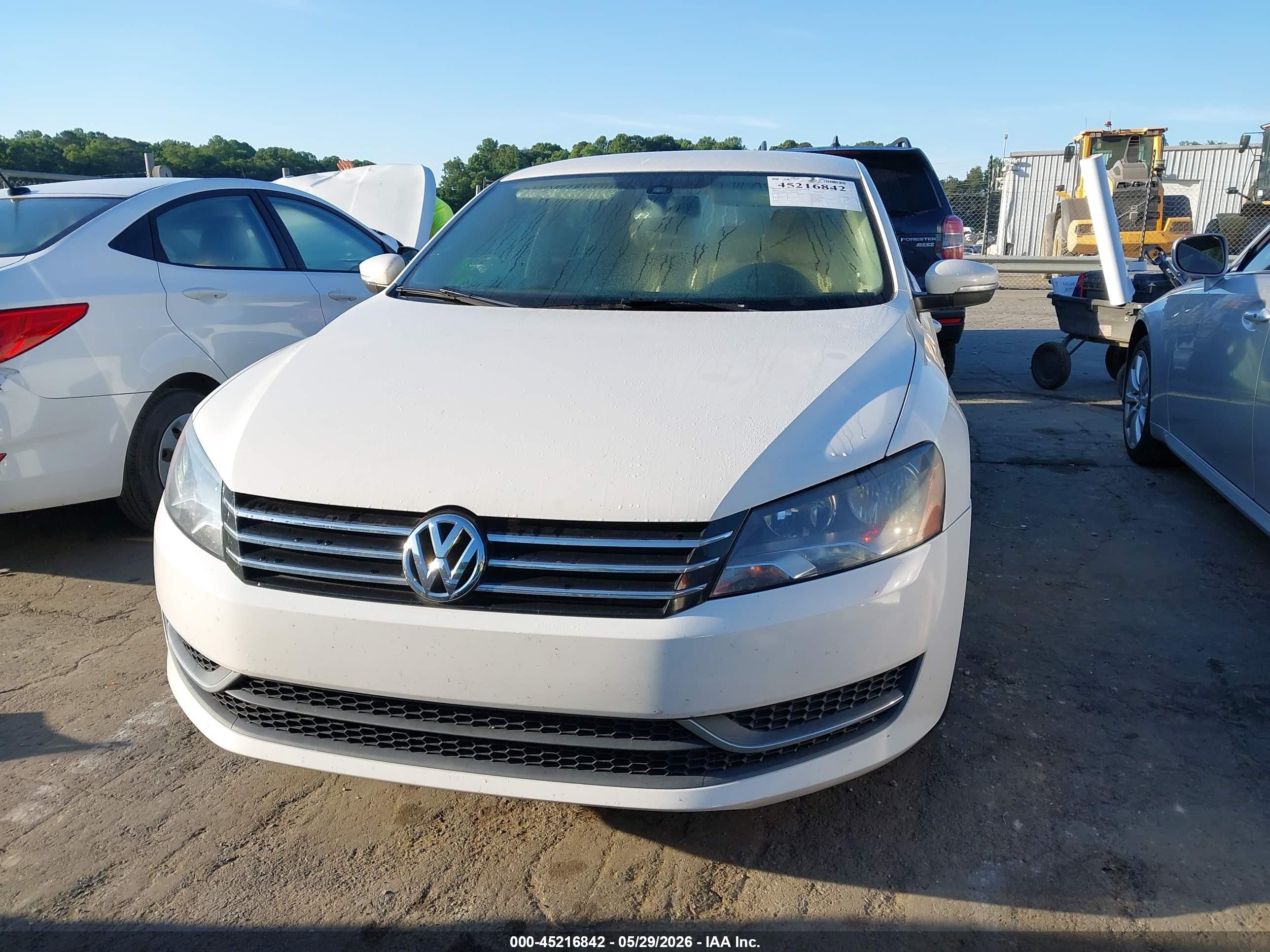 2013 Volkswagen Passat 2.5l Wolfsburg Edition White vin: 1VWAH7A35DC143087