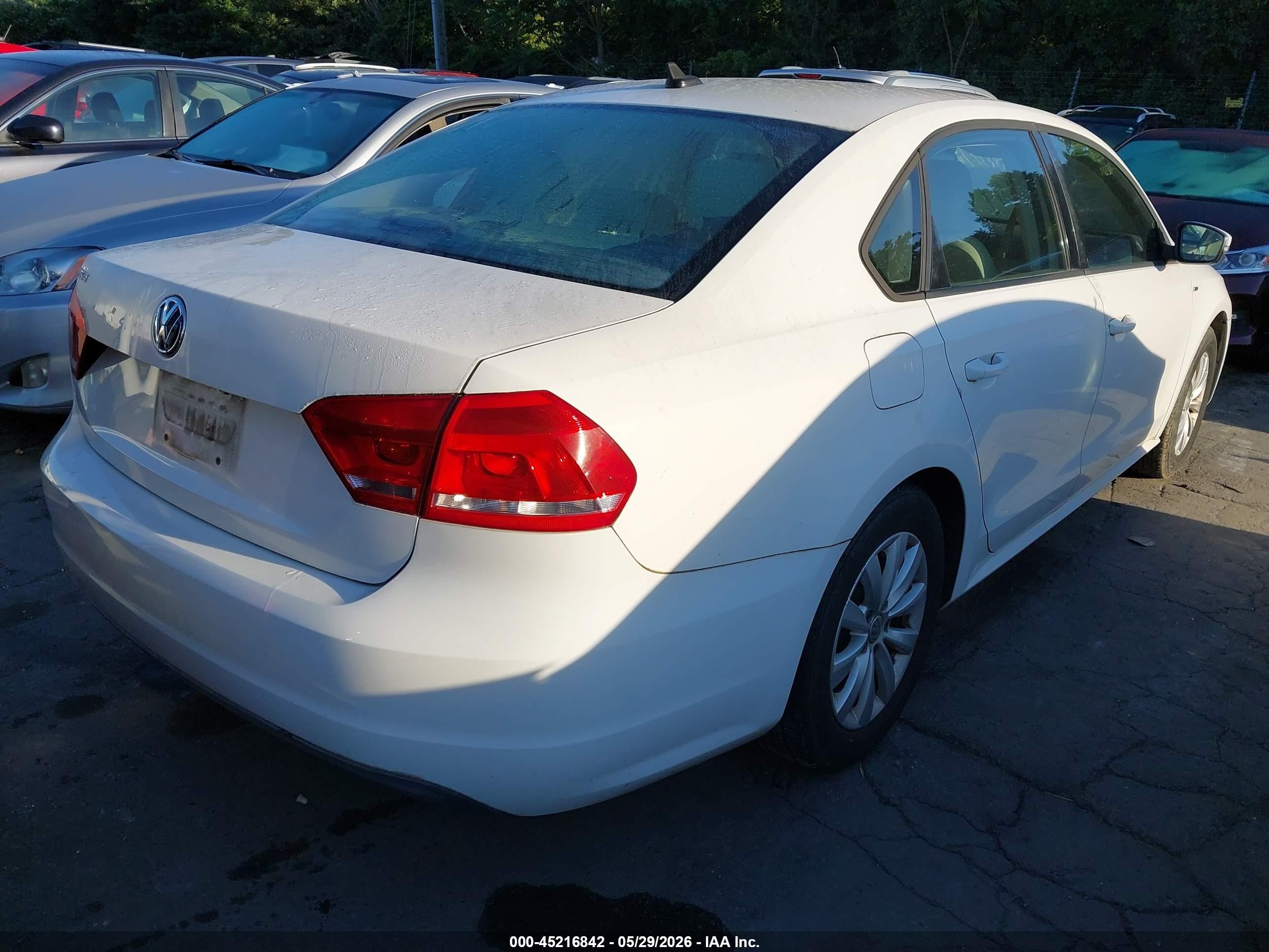 2013 Volkswagen Passat 2.5l Wolfsburg Edition White vin: 1VWAH7A35DC143087