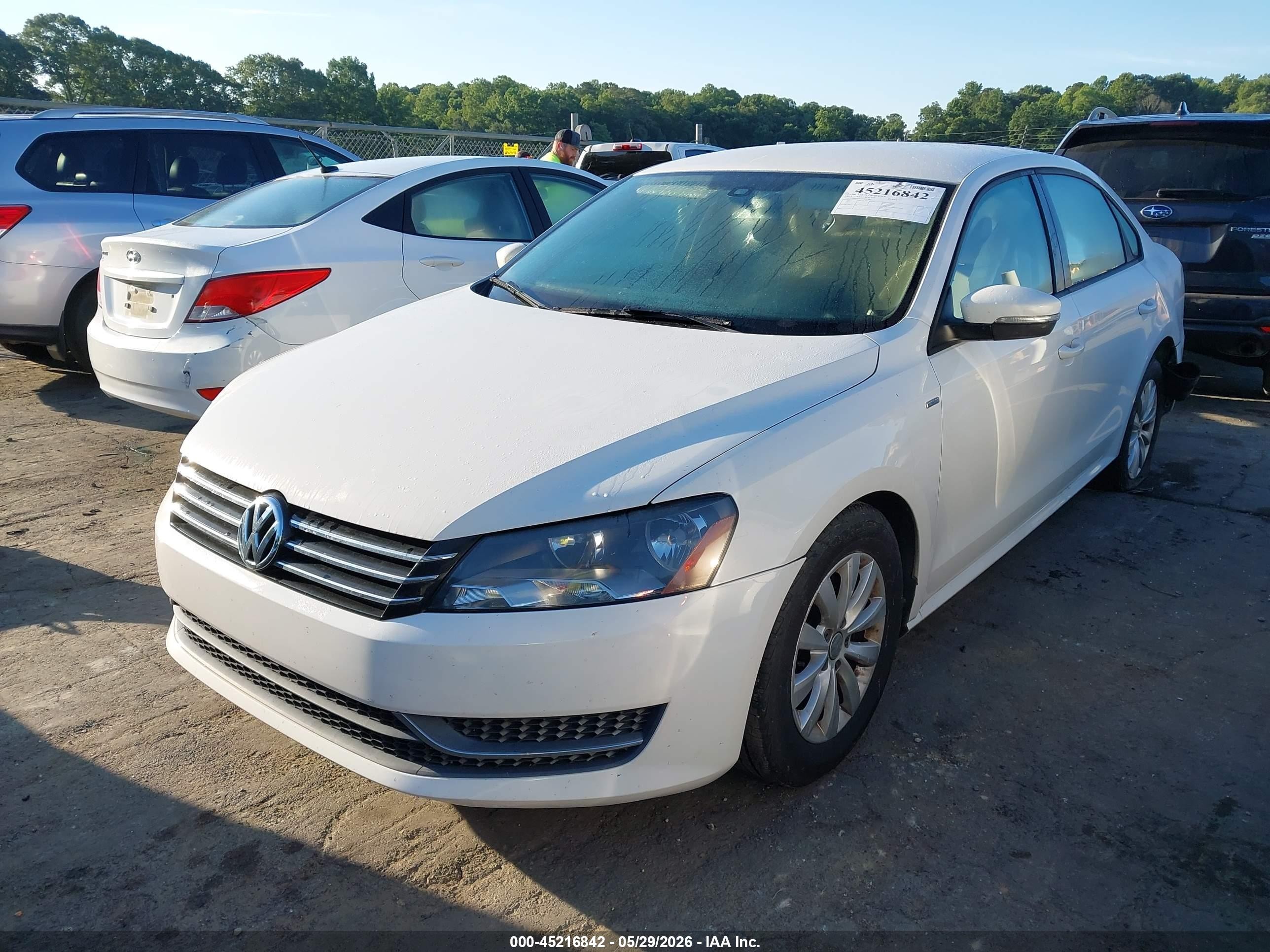 2013 Volkswagen Passat 2.5l Wolfsburg Edition White vin: 1VWAH7A35DC143087