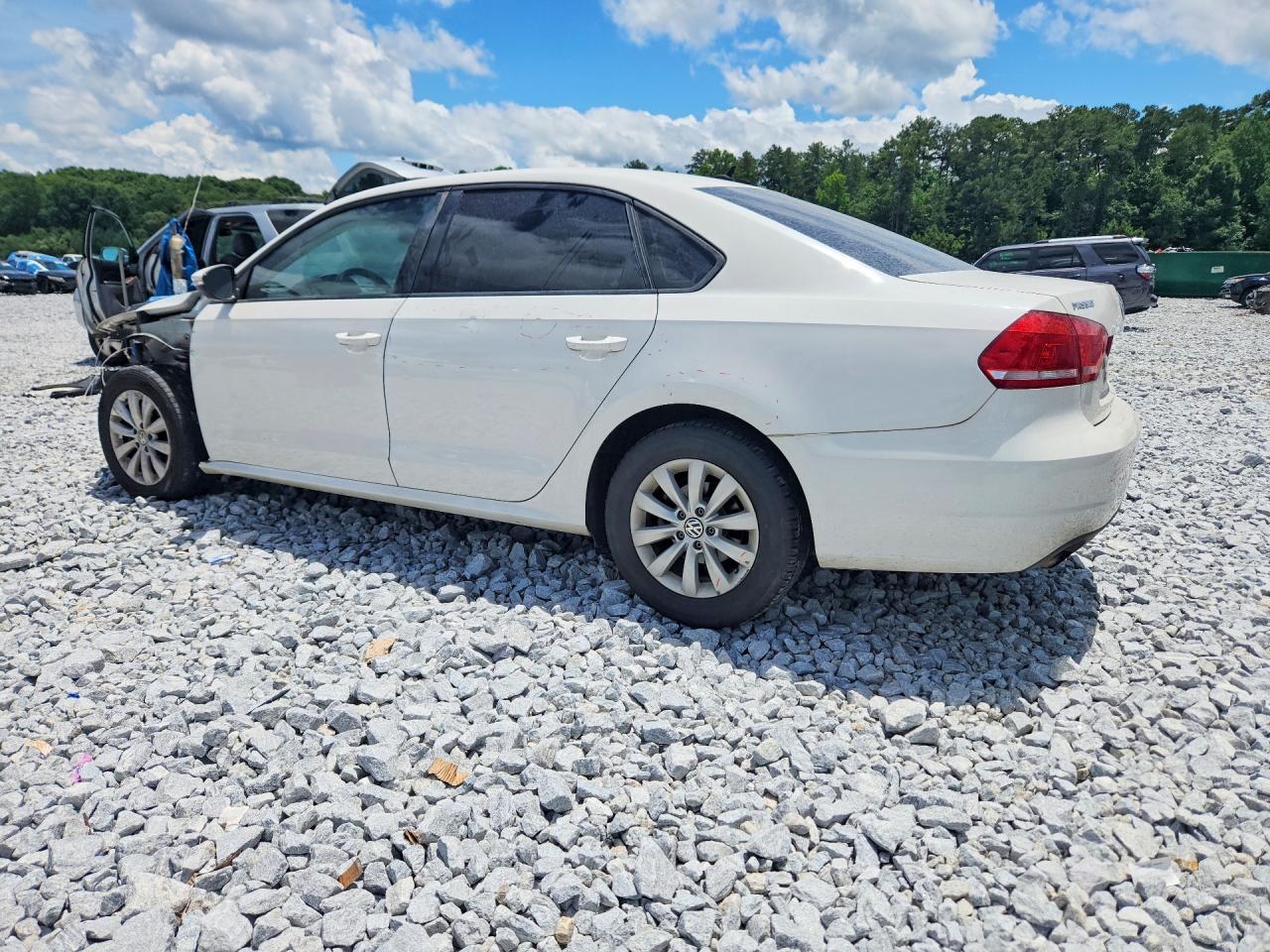 2012 Volkswagen Passat S White vin: 1VWAH7A36CC039495