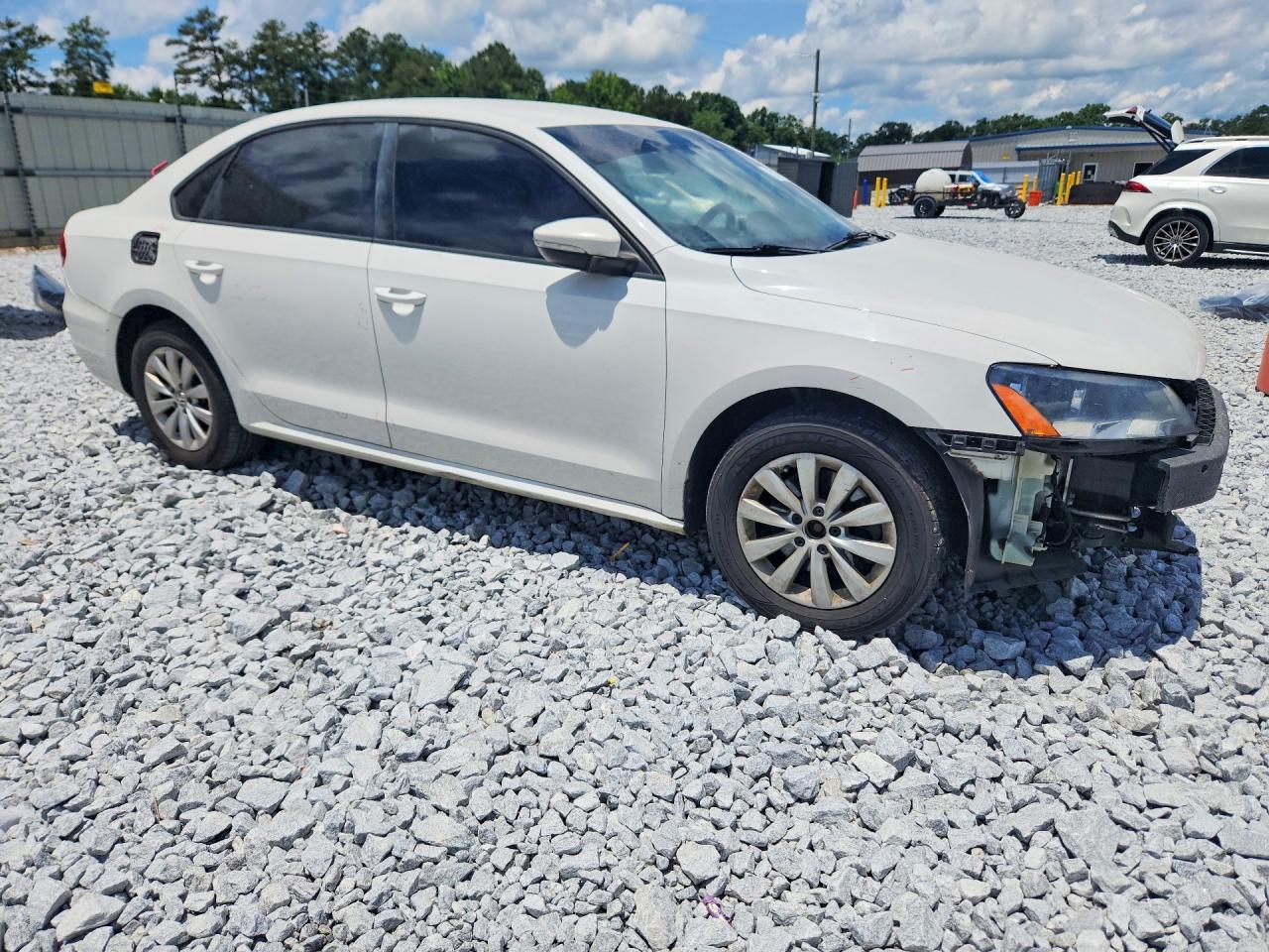 2012 Volkswagen Passat S White vin: 1VWAH7A36CC039495