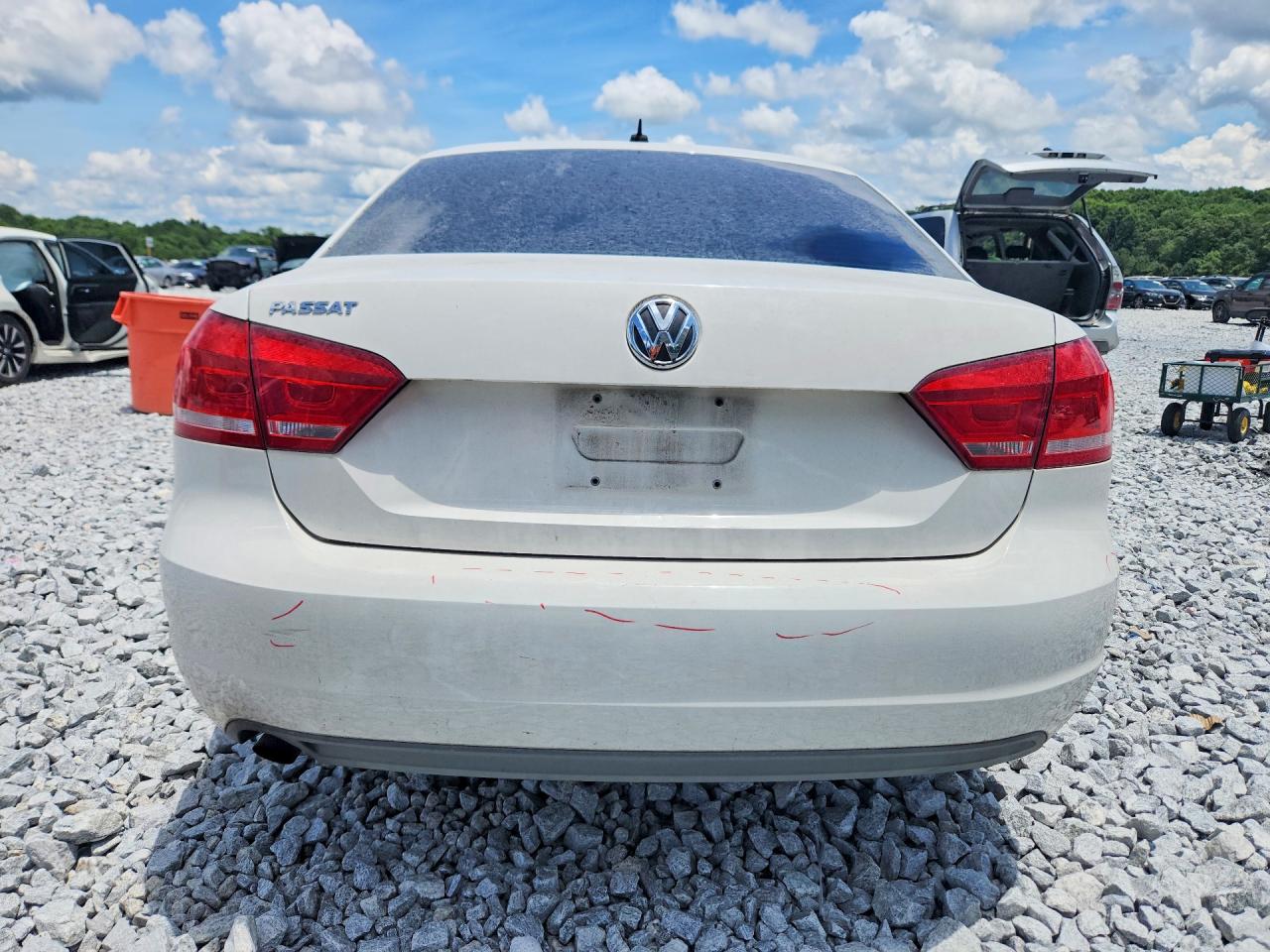 2012 Volkswagen Passat S White vin: 1VWAH7A36CC039495