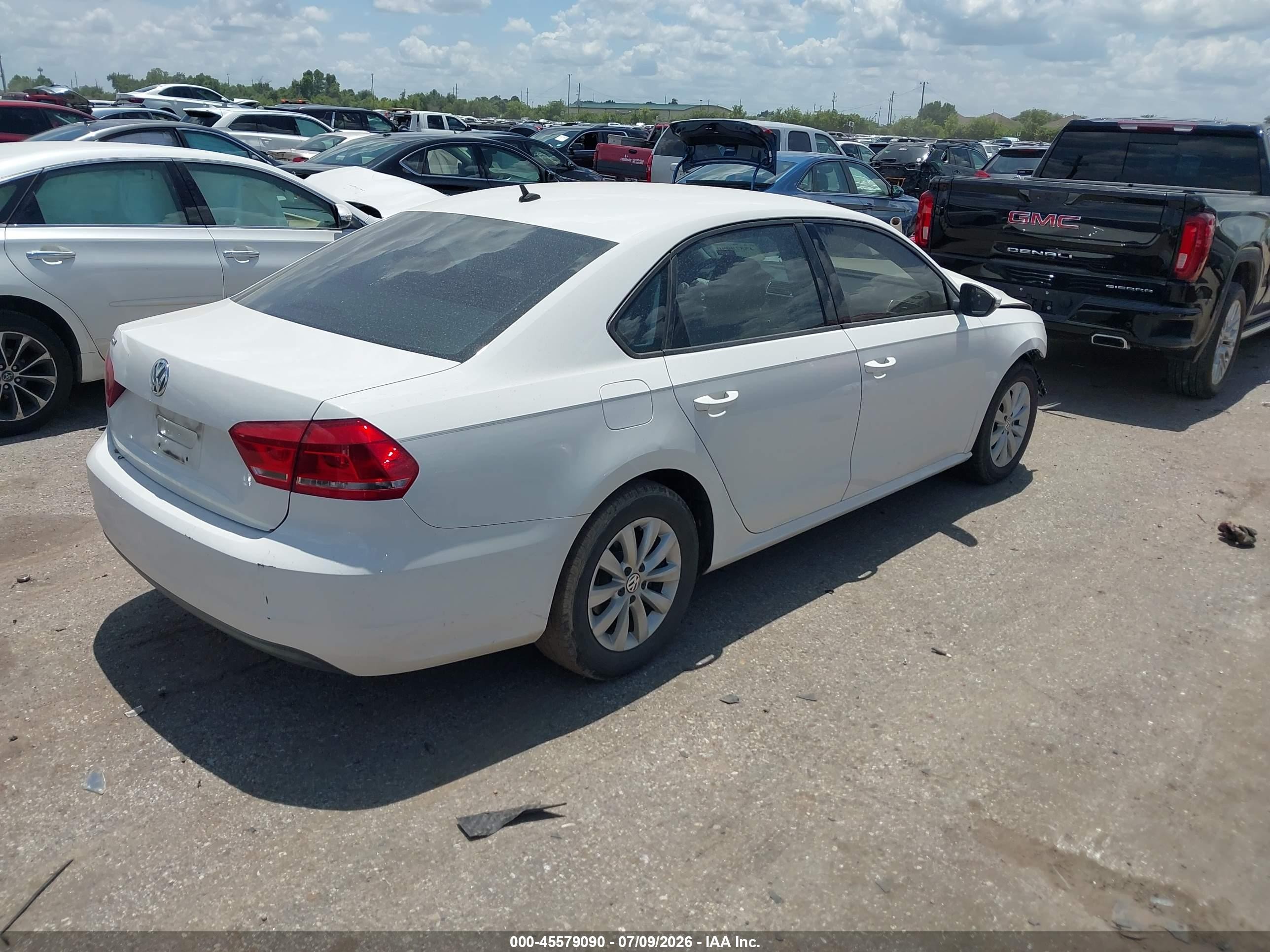 2012 Volkswagen Passat 2.5l S White vin: 1VWAH7A36CC096764