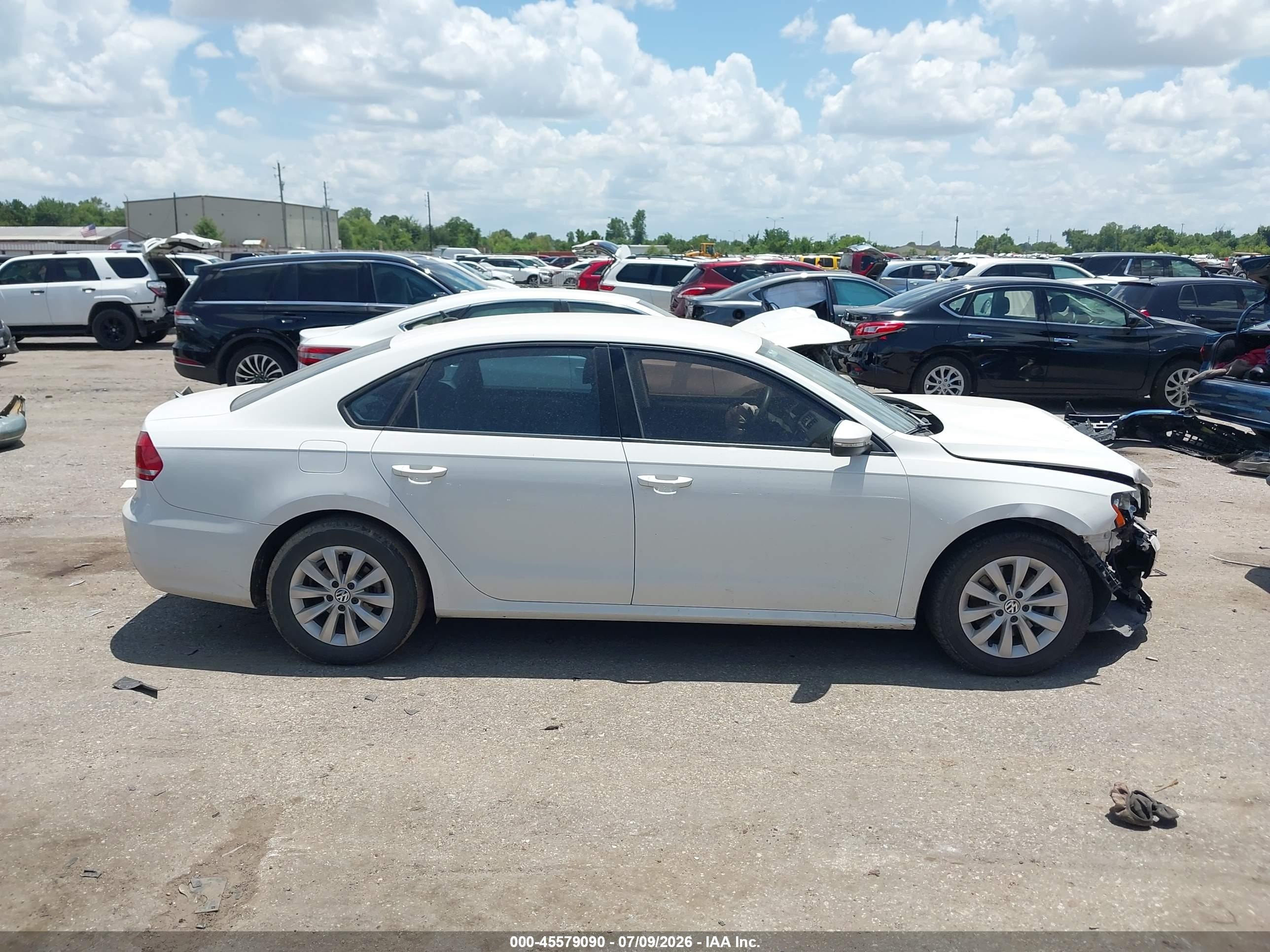 2012 Volkswagen Passat 2.5l S White vin: 1VWAH7A36CC096764