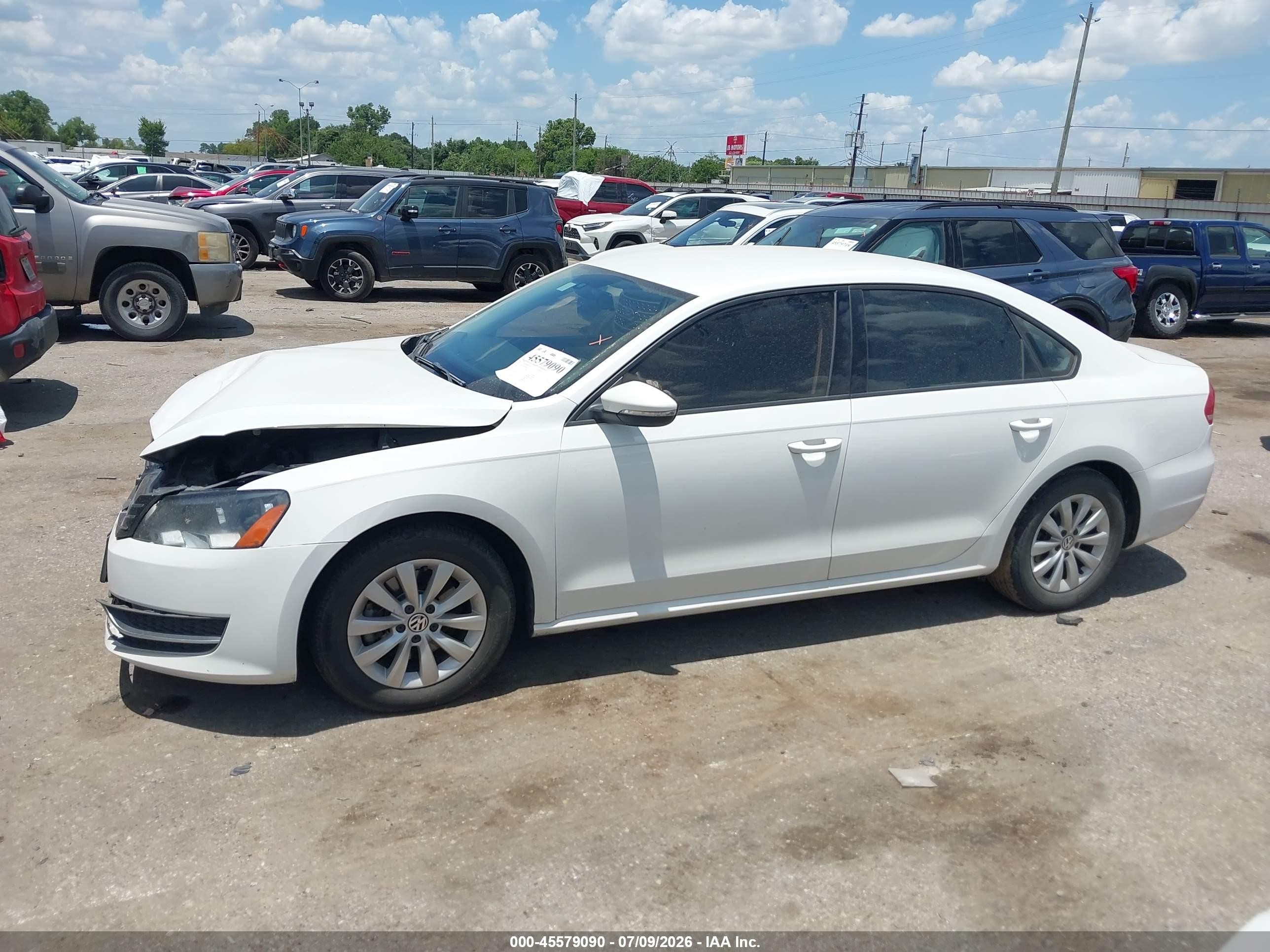 2012 Volkswagen Passat 2.5l S White vin: 1VWAH7A36CC096764