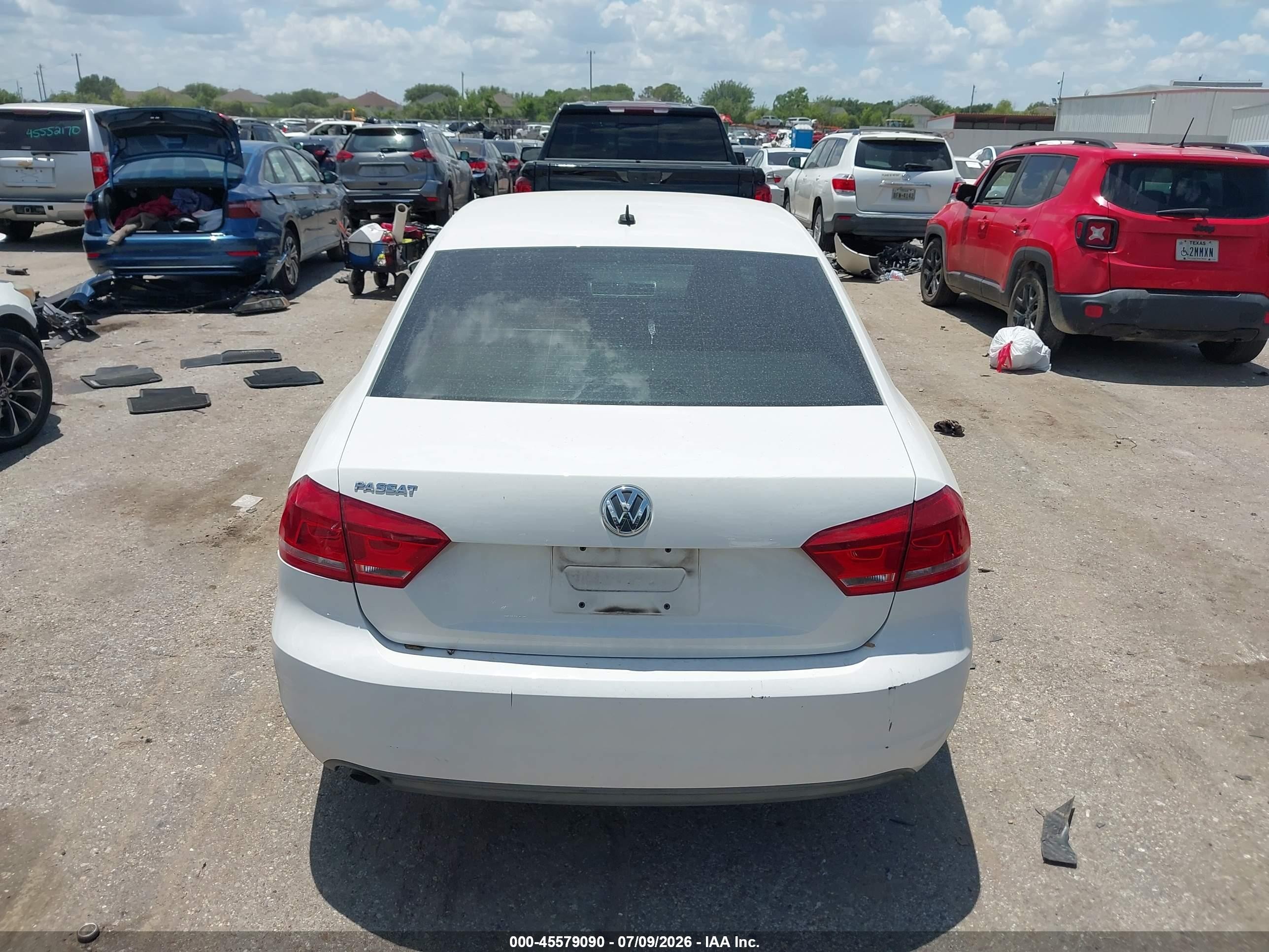 2012 Volkswagen Passat 2.5l S White vin: 1VWAH7A36CC096764