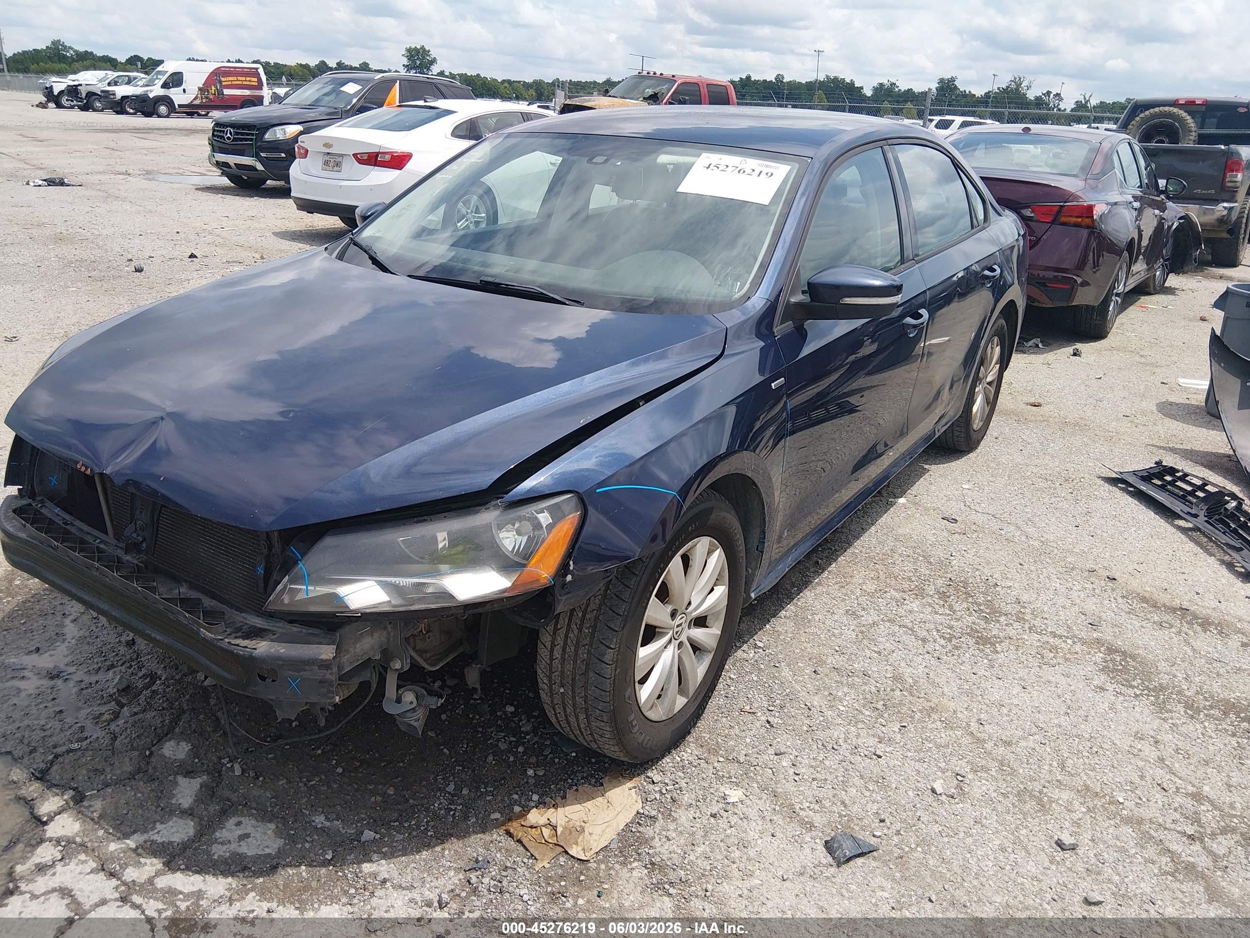 2013 Volkswagen Passat 2.5l S/2.5l Wolfsburg Edition Blue vin: 1VWAH7A36DC151439