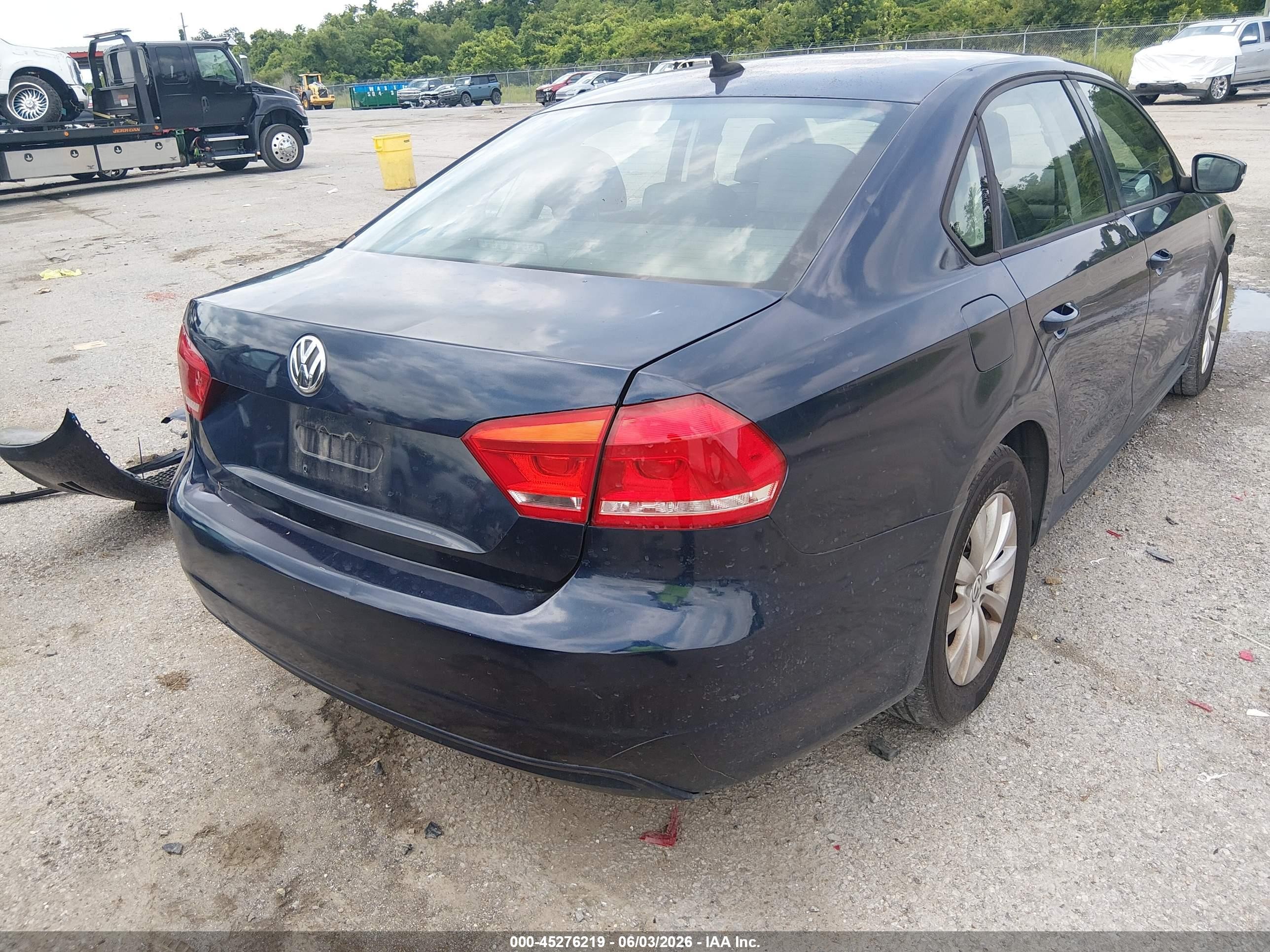2013 Volkswagen Passat 2.5l S/2.5l Wolfsburg Edition Blue vin: 1VWAH7A36DC151439