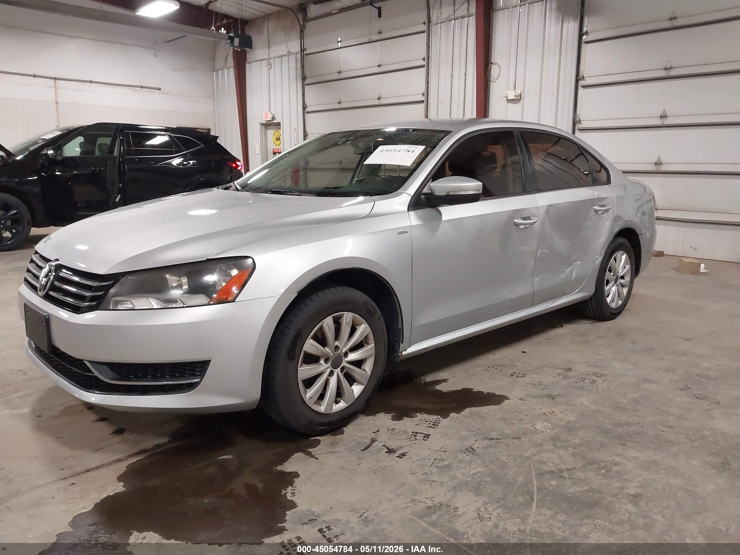 2014 Volkswagen Passat 2.5l S/2.5l Wolfsburg Edition Серебряный vin: 1VWAH7A36EC022747