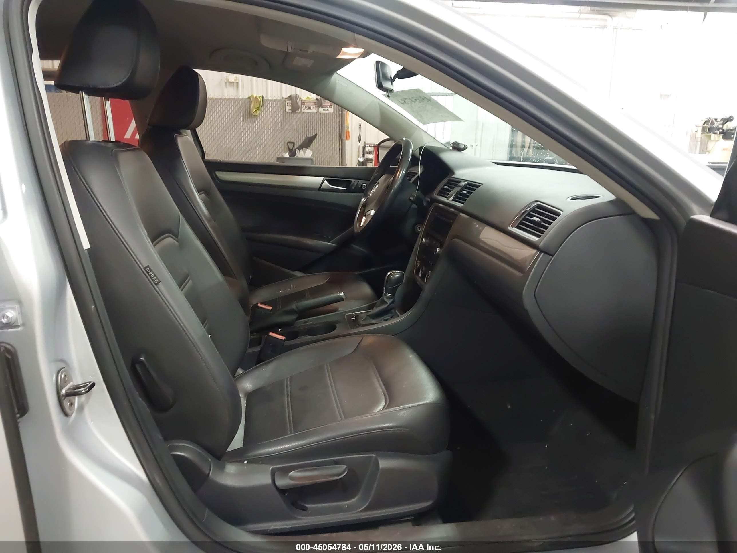 2014 Volkswagen Passat 2.5l S/2.5l Wolfsburg Edition Серебряный vin: 1VWAH7A36EC022747