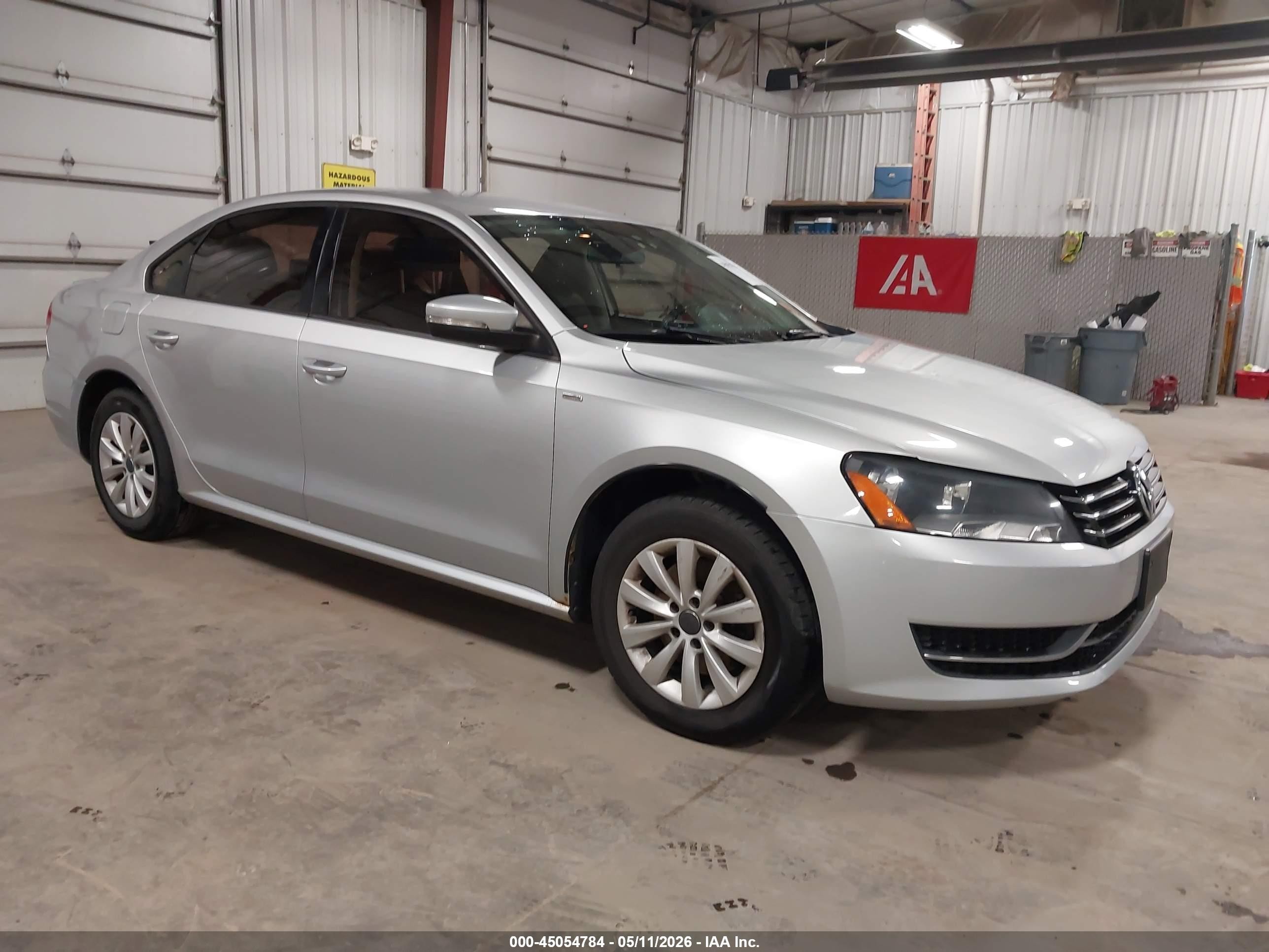 2014 Volkswagen Passat 2.5l S/2.5l Wolfsburg Edition Silver vin: 1VWAH7A36EC022747