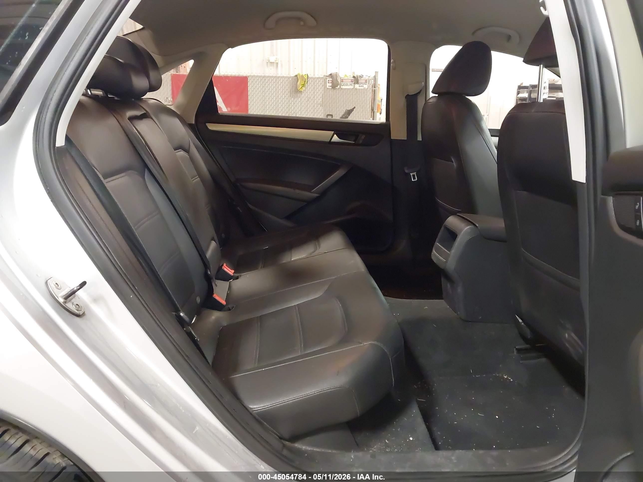 2014 Volkswagen Passat 2.5l S/2.5l Wolfsburg Edition Серебряный vin: 1VWAH7A36EC022747