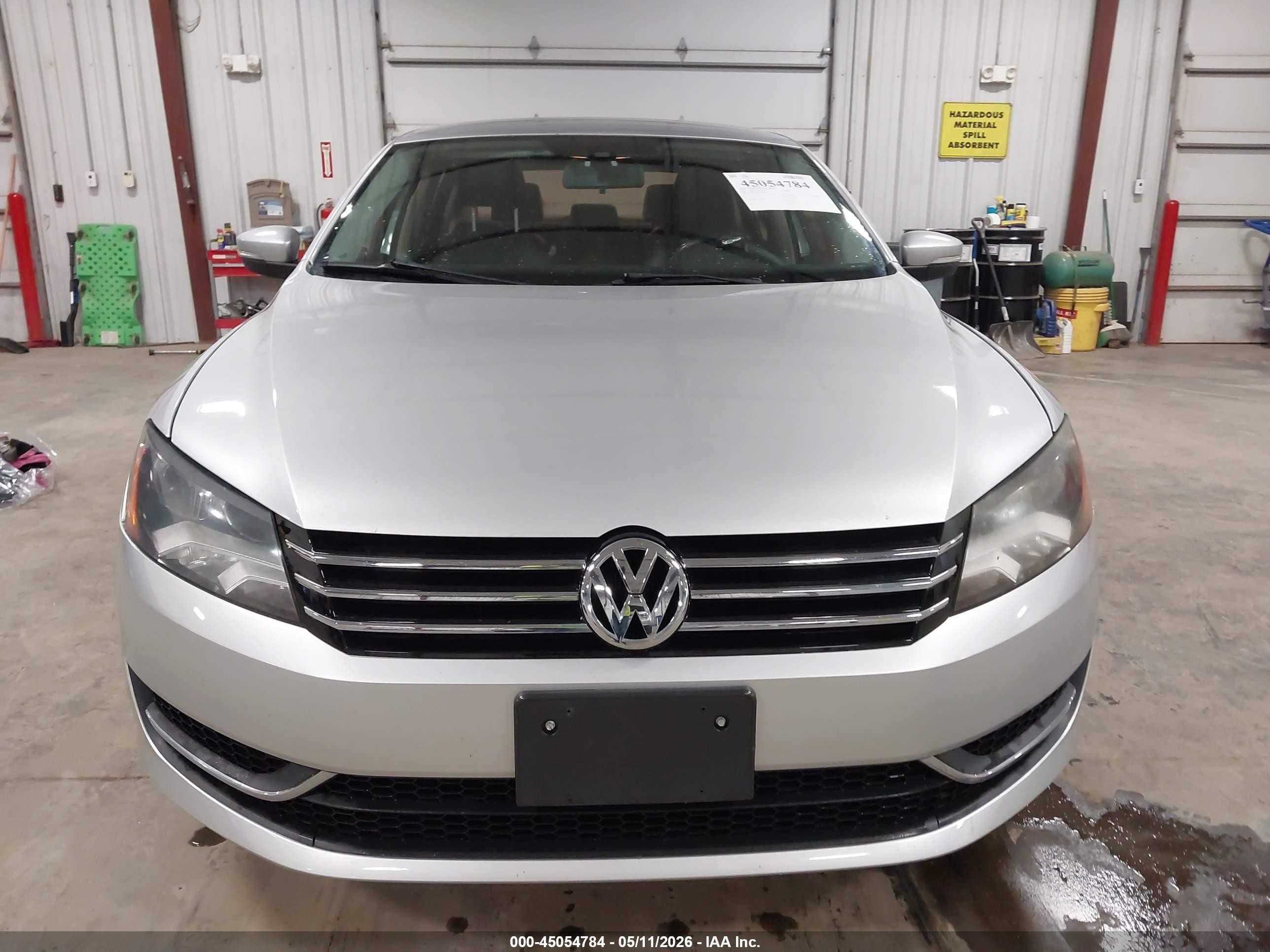 2014 Volkswagen Passat 2.5l S/2.5l Wolfsburg Edition Серебряный vin: 1VWAH7A36EC022747