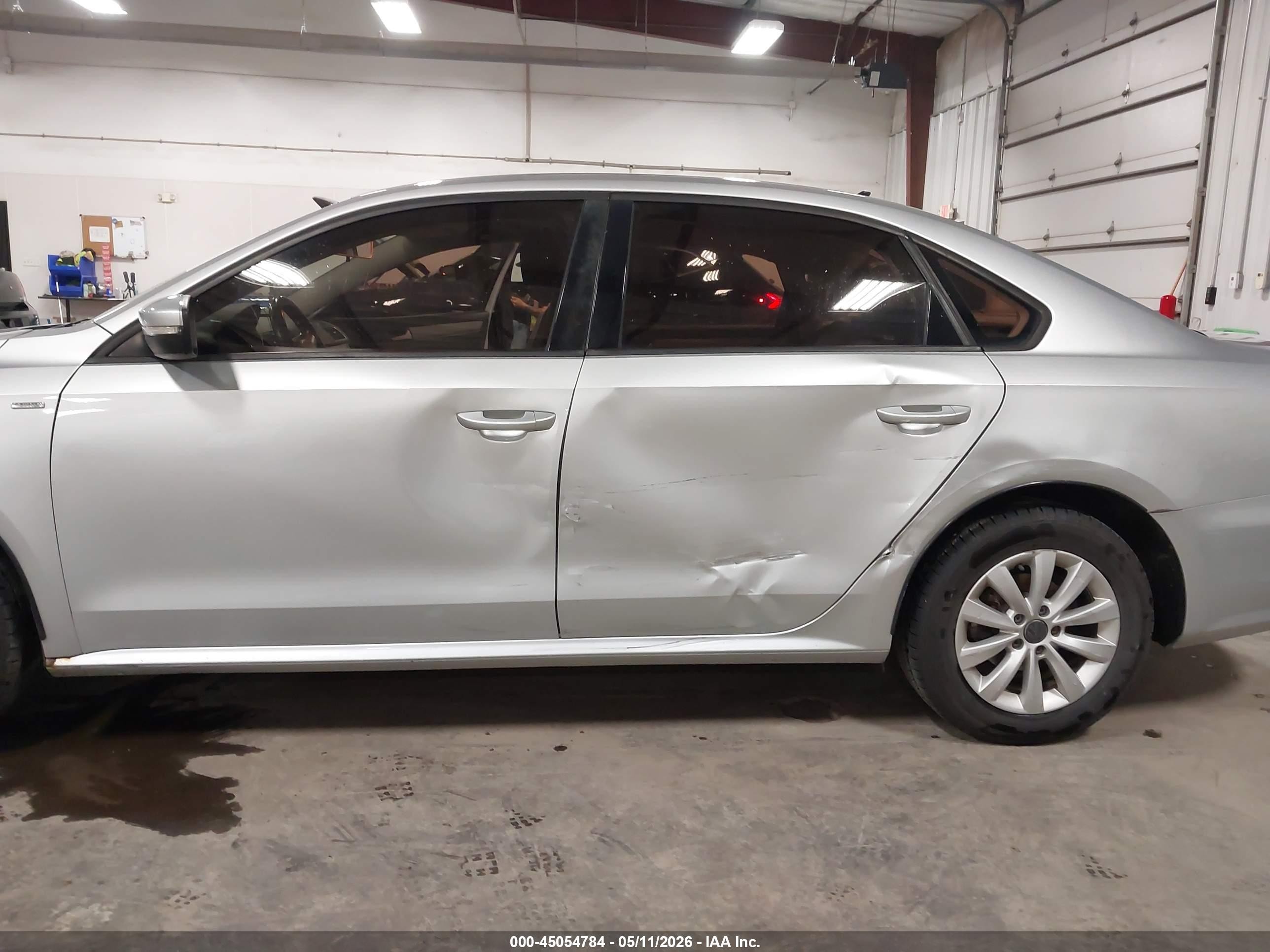 2014 Volkswagen Passat 2.5l S/2.5l Wolfsburg Edition Серебряный vin: 1VWAH7A36EC022747