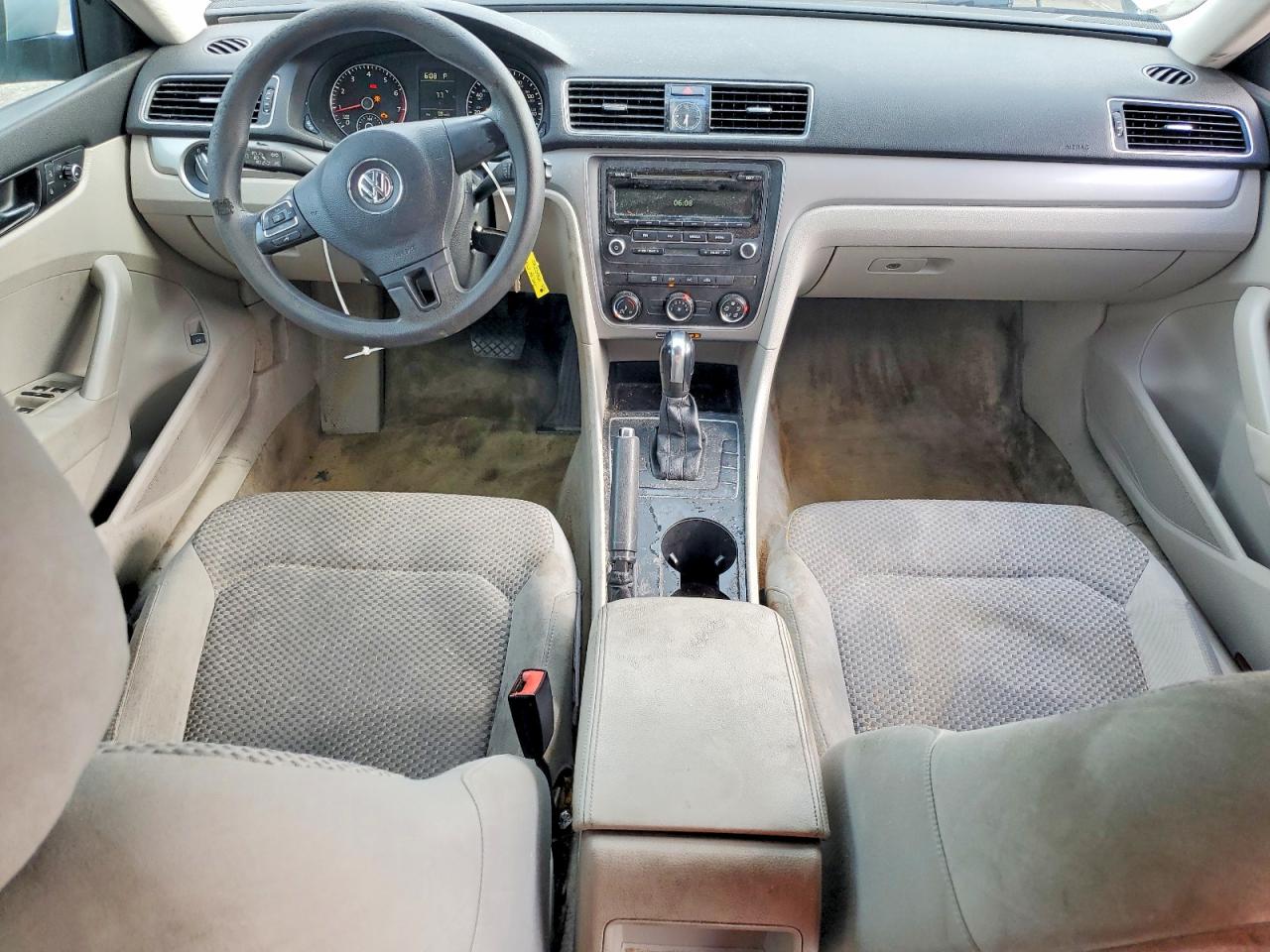 2013 Volkswagen Passat S Silver vin: 1VWAH7A37DC008774