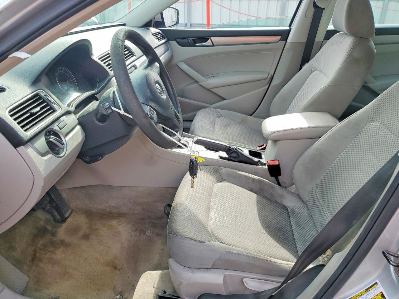 2013 Volkswagen Passat S Silver vin: 1VWAH7A37DC008774