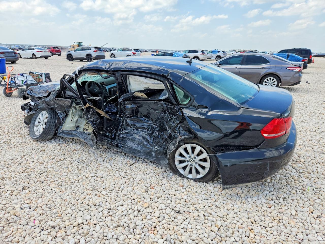 2013 Volkswagen Passat S Бордовый vin: 1VWAH7A37DC019001