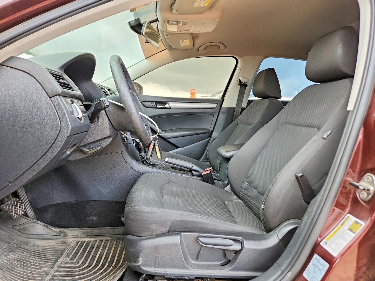 2013 Volkswagen Passat S Burgundy vin: 1VWAH7A37DC052225