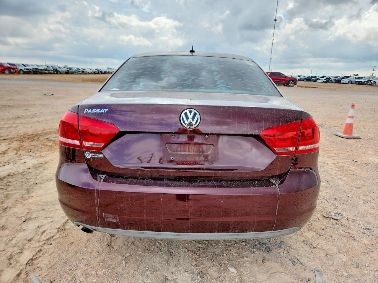 2013 Volkswagen Passat S Burgundy vin: 1VWAH7A37DC052225