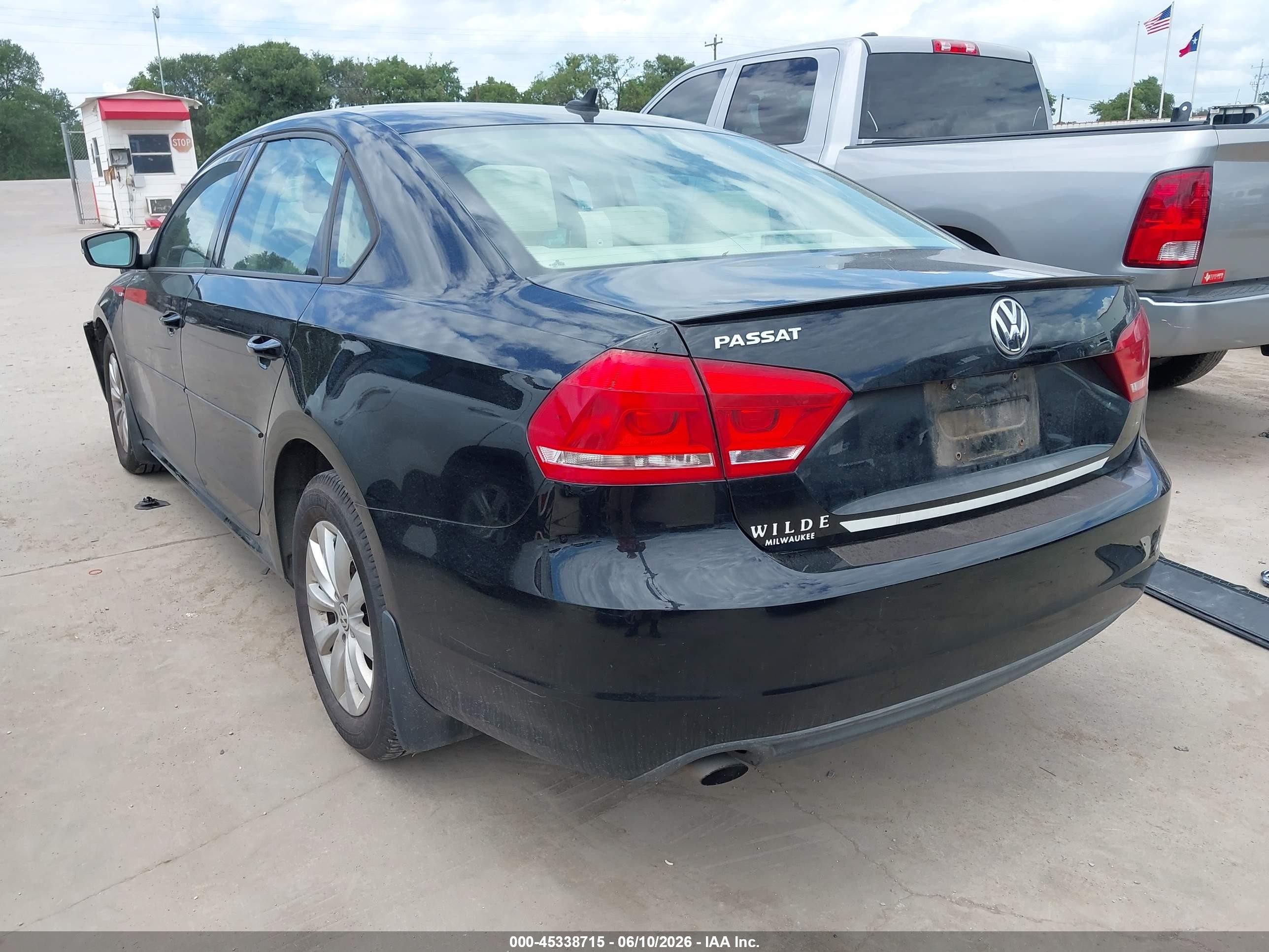 2013 Volkswagen Passat 2.5l Wolfsburg Edition Черный vin: 1VWAH7A37DC142927