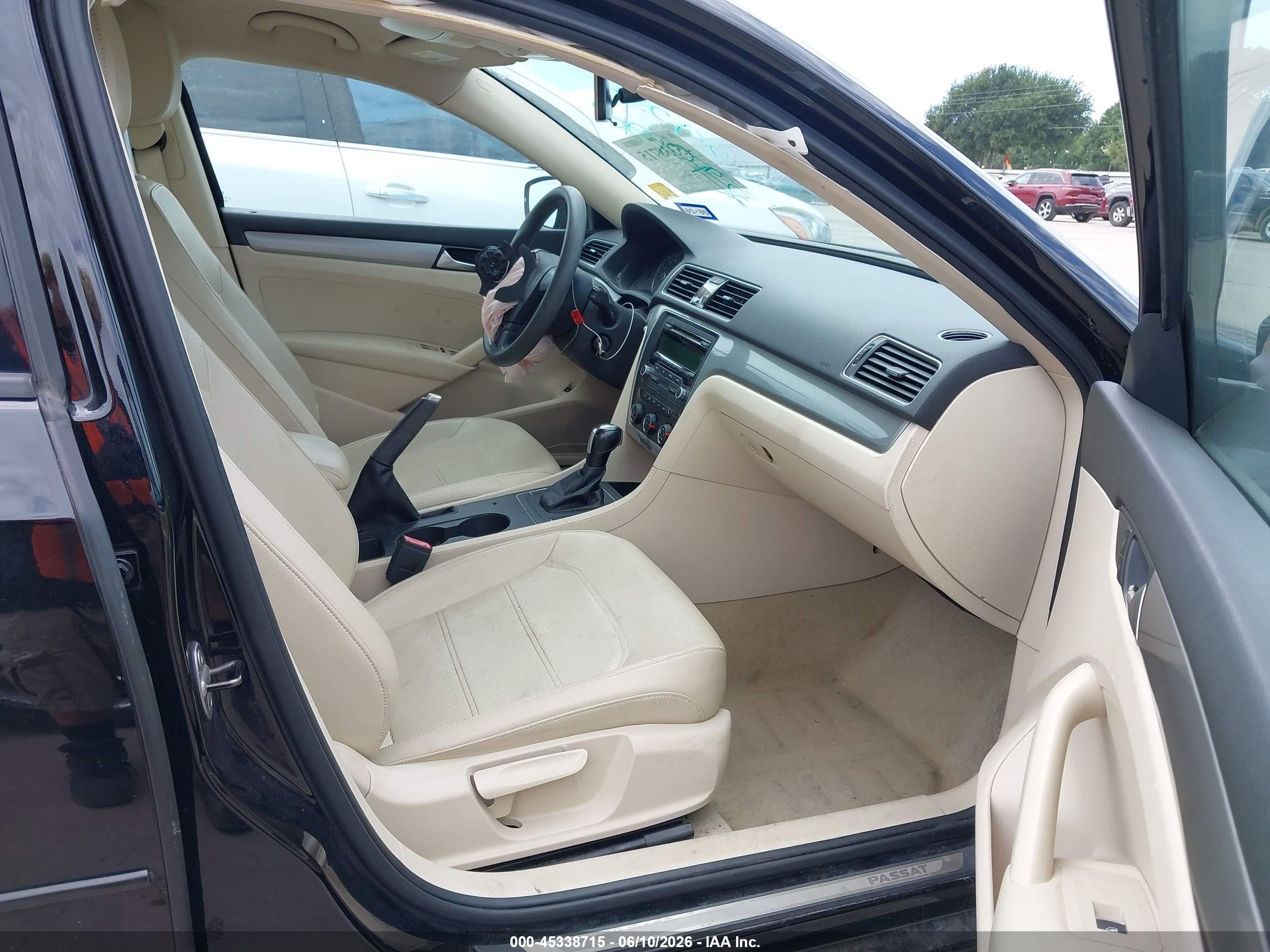 2013 Volkswagen Passat 2.5l Wolfsburg Edition Черный vin: 1VWAH7A37DC142927