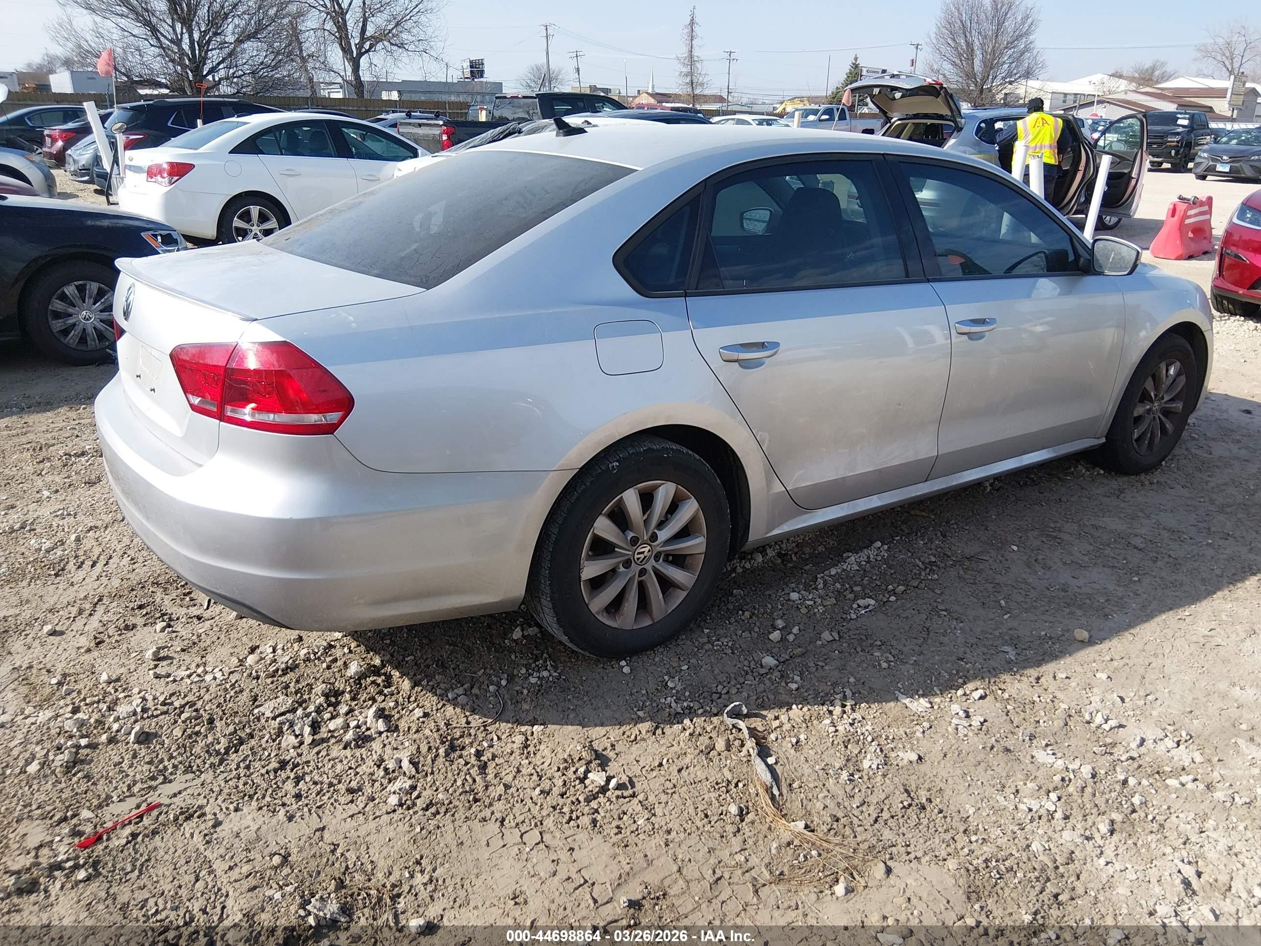 2014 Volkswagen Passat 2.5l Wolfsburg Edition Белый vin: 1VWAH7A38EC010115