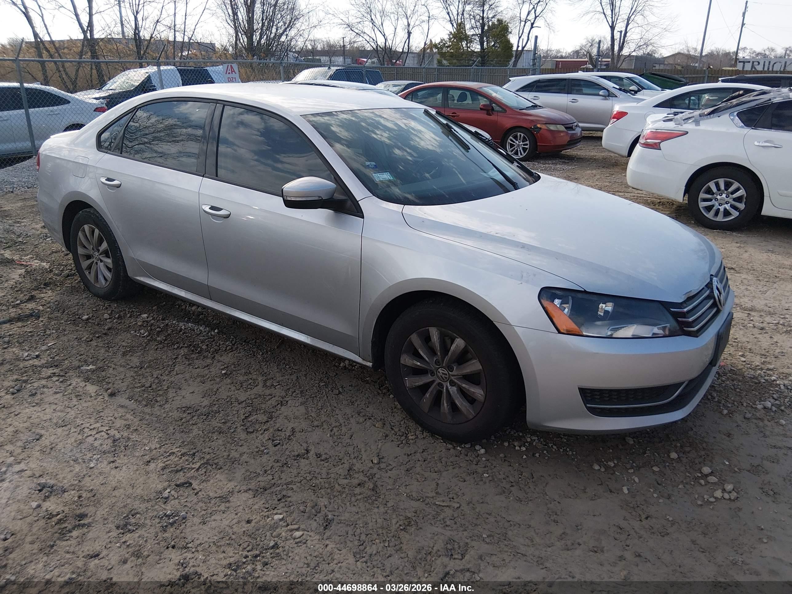 2014 Volkswagen Passat 2.5l Wolfsburg Edition White vin: 1VWAH7A38EC010115