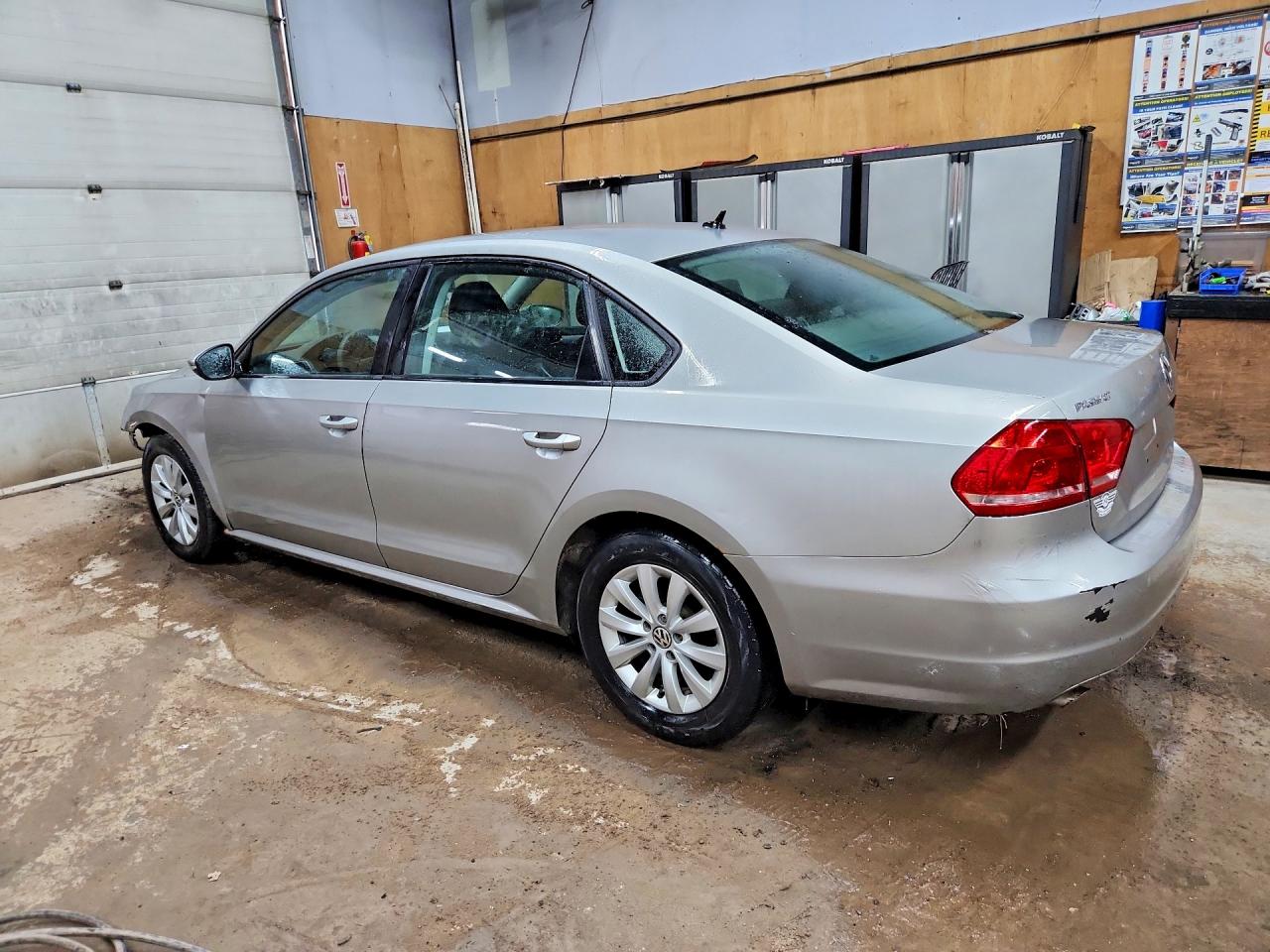 2012 Volkswagen Passat S Серебряный vin: 1VWAH7A39CC026711