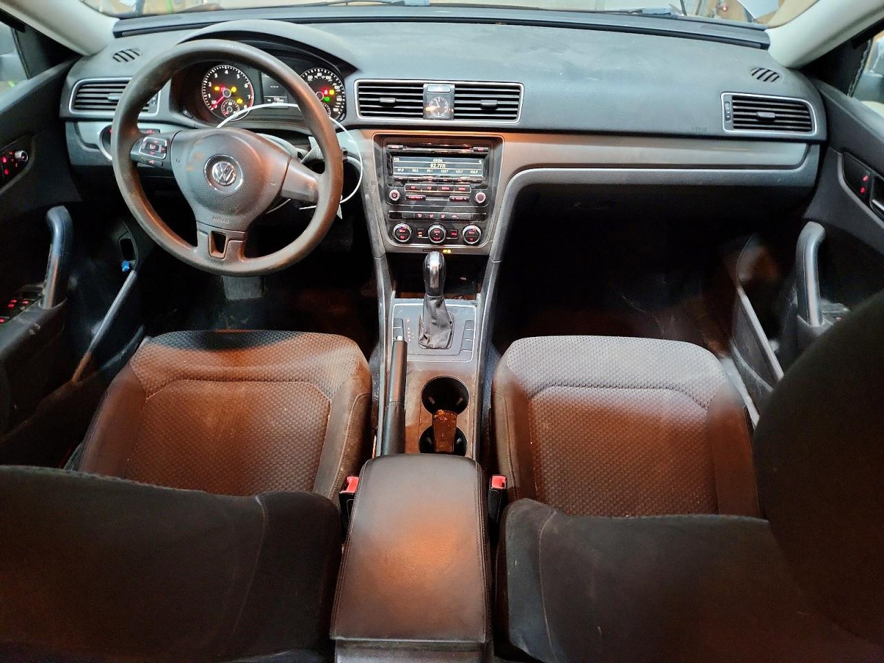 2012 Volkswagen Passat S Серебряный vin: 1VWAH7A39CC026711