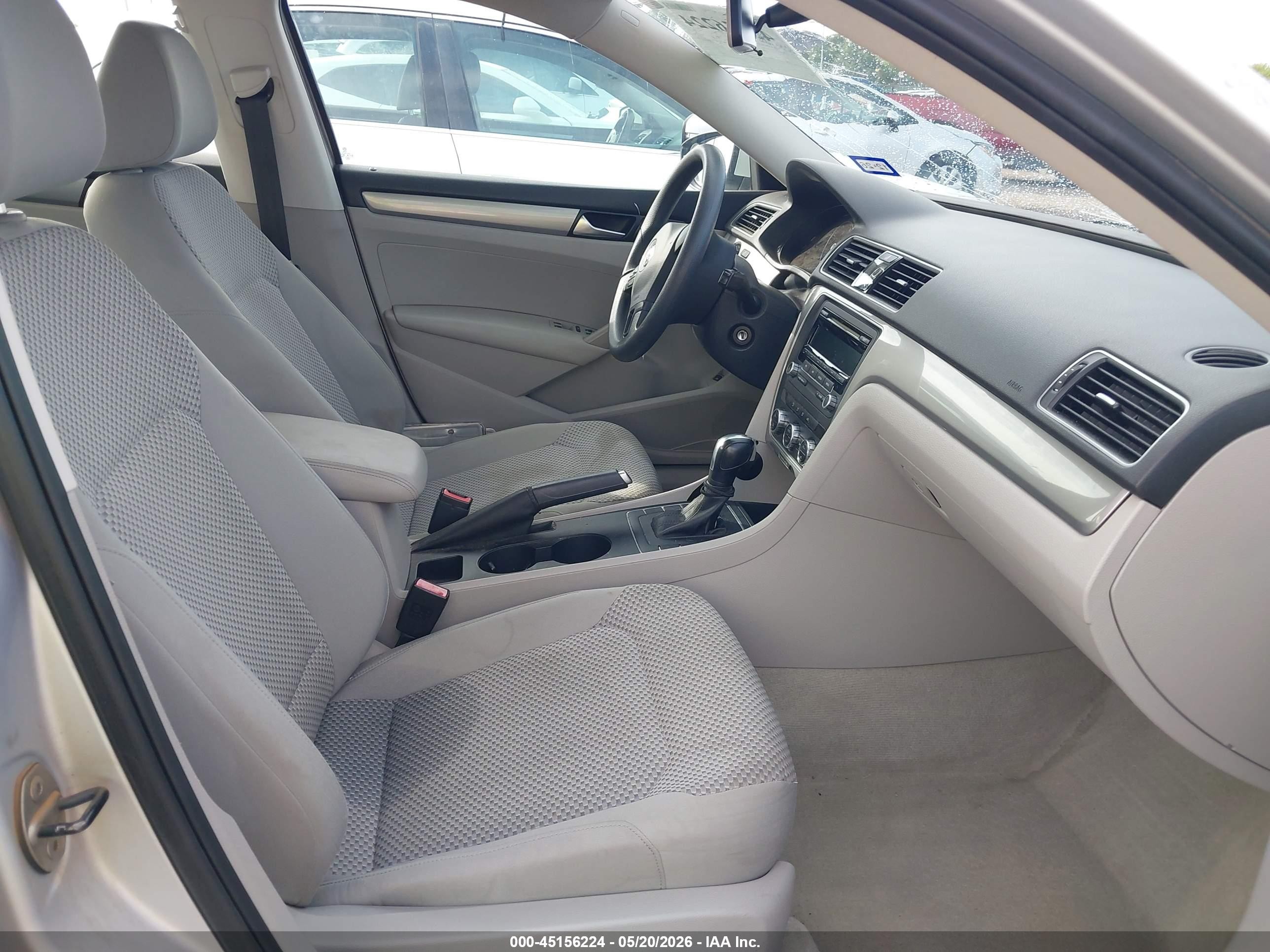 2012 Volkswagen Passat 2.5l S Silver vin: 1VWAH7A39CC046490